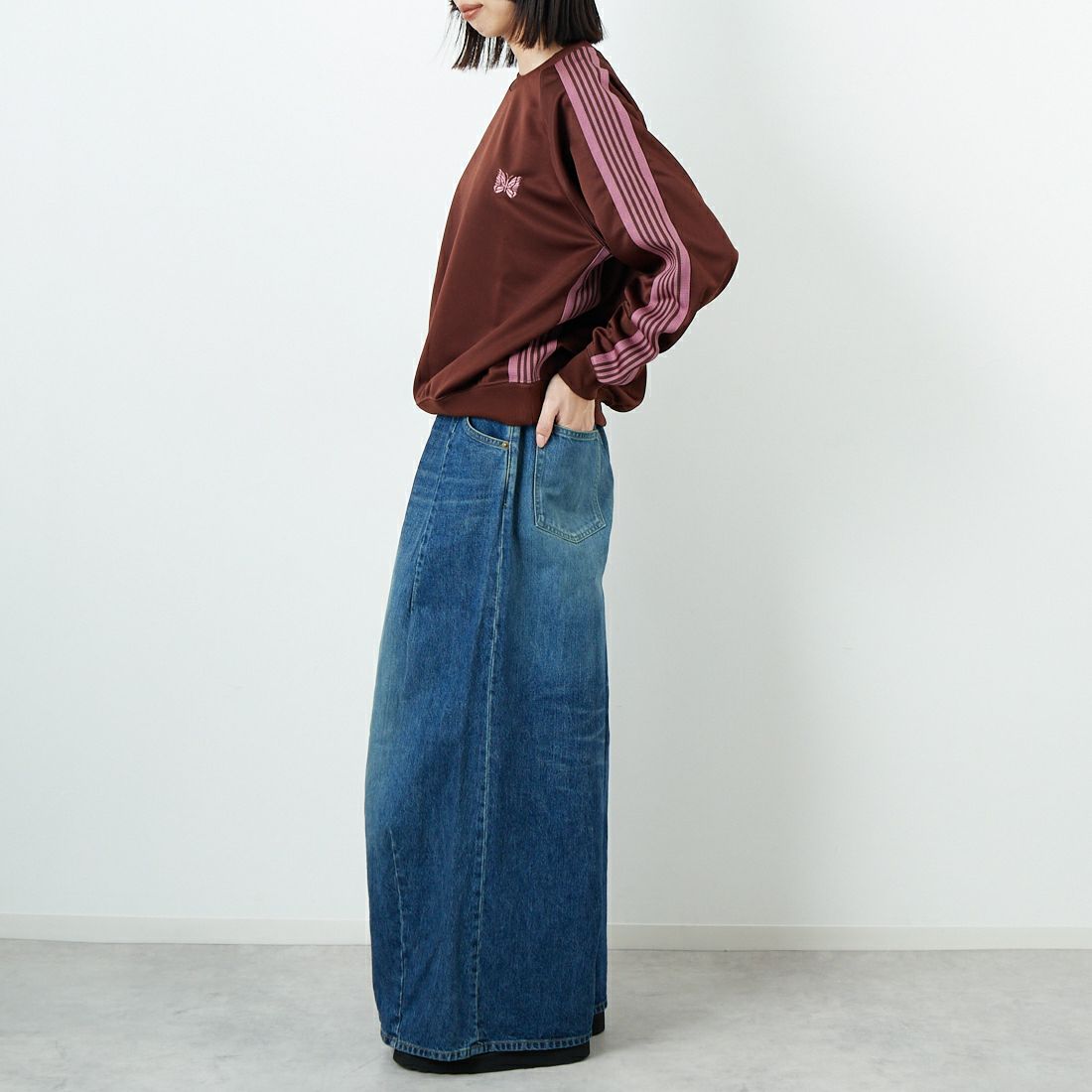 Needles [ニードルズ] トラッククルーネックシャツ [RW315] A BROWN &&モデル身長：162cm 着用サイズ：2&&