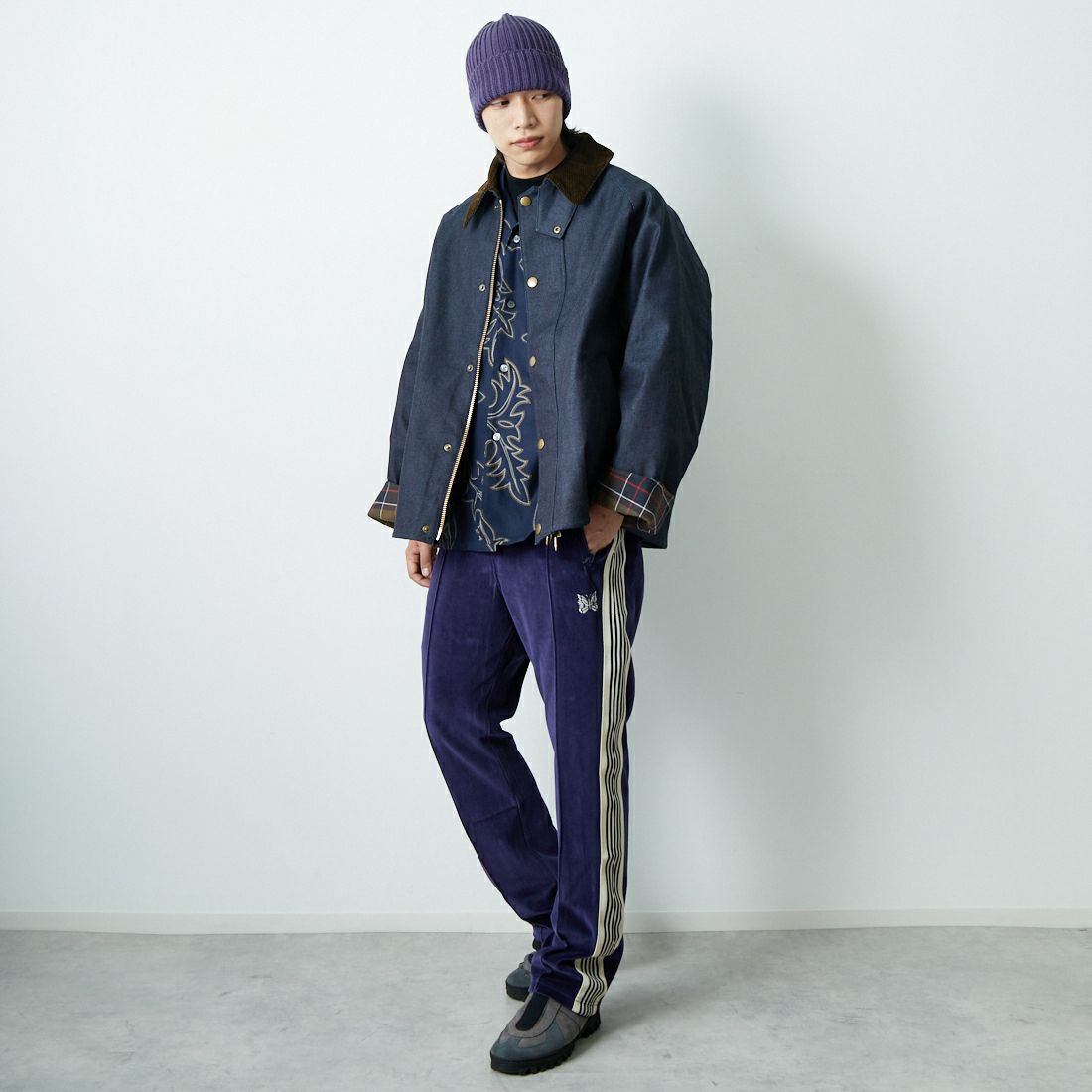 Needles [ニードルズ] ベロア ナロートラックパンツ [RW325] A NAVY &&モデル身長：179cm 着用サイズ：M&&