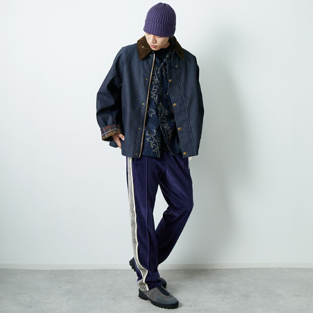 Needles [ニードルズ] ベロア ナロートラックパンツ [RW325] A NAVY &&モデル身長：179cm 着用サイズ：M&&