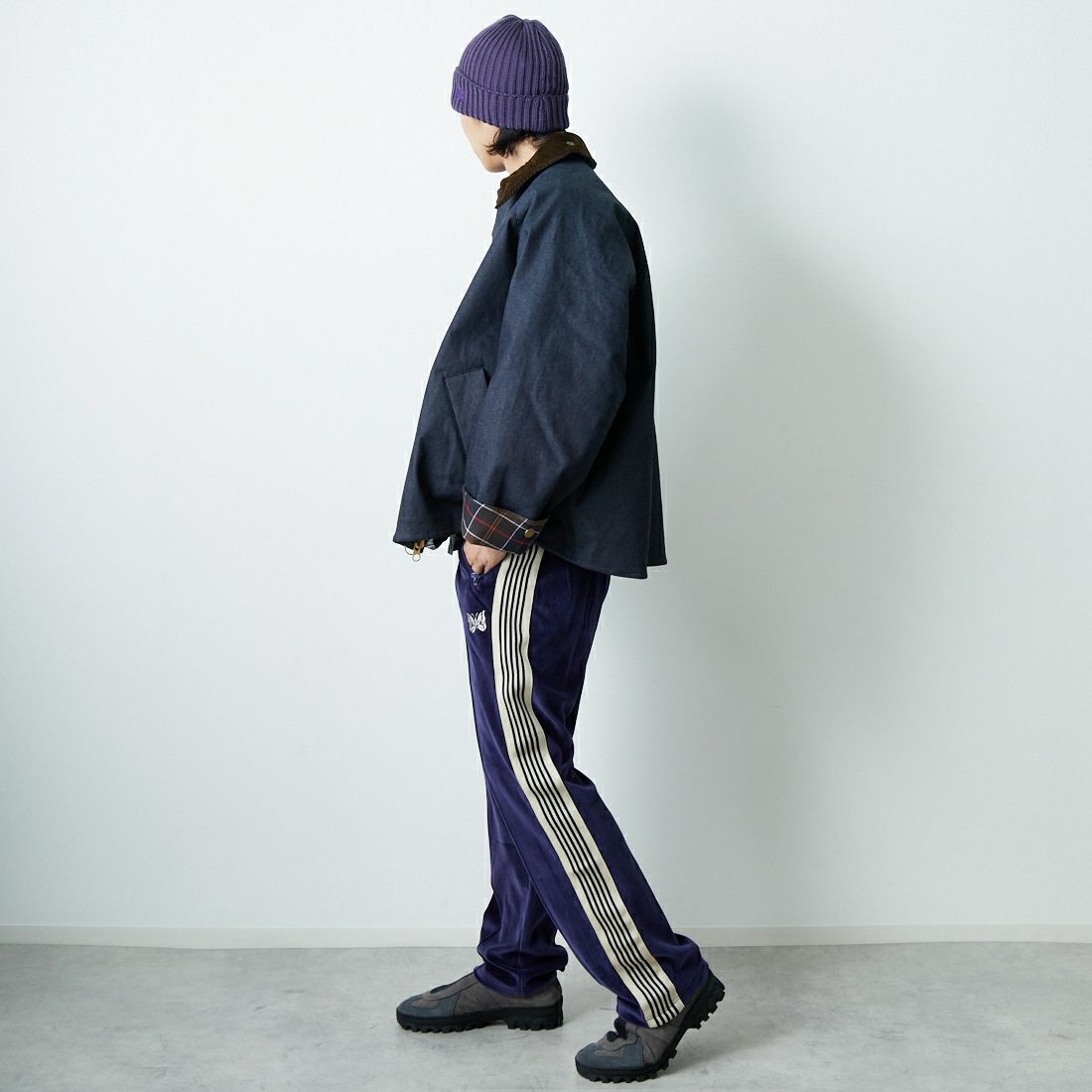 Needles [ニードルズ] ベロア ナロートラックパンツ [RW325] A NAVY &&モデル身長：179cm 着用サイズ：M&&