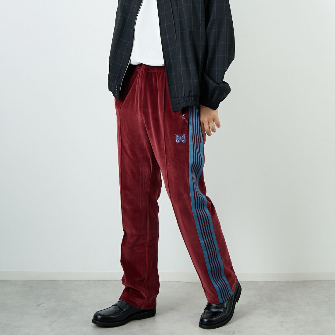 Needles [ニードルズ] ベロア ナロートラックパンツ [RW325] B BURGUNDY &&モデル身長：179cm 着用サイズ：M&&