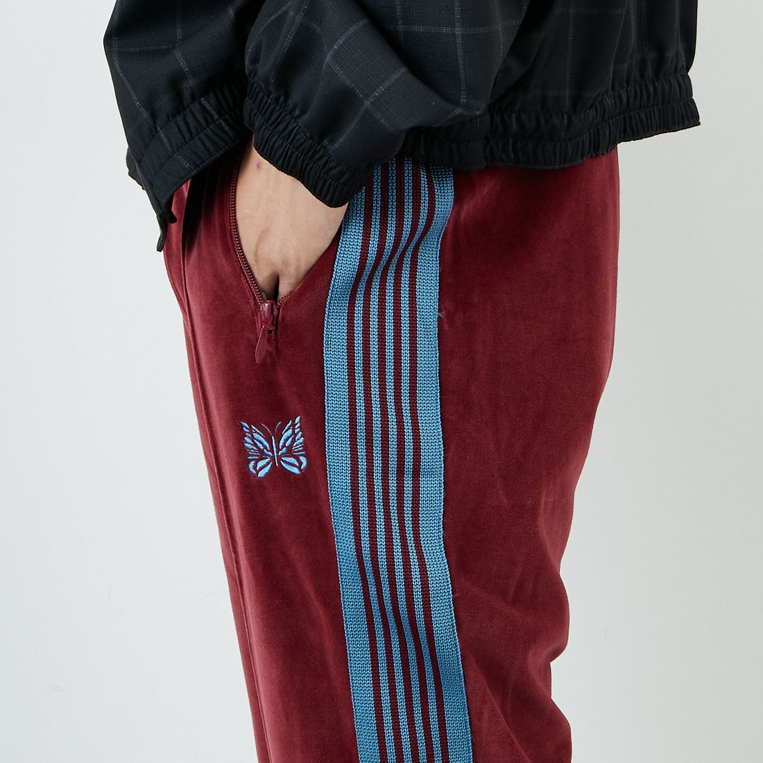 Needles [ニードルズ] ベロア ナロートラックパンツ [RW325] B BURGUNDY &&モデル身長：179cm 着用サイズ：M&&