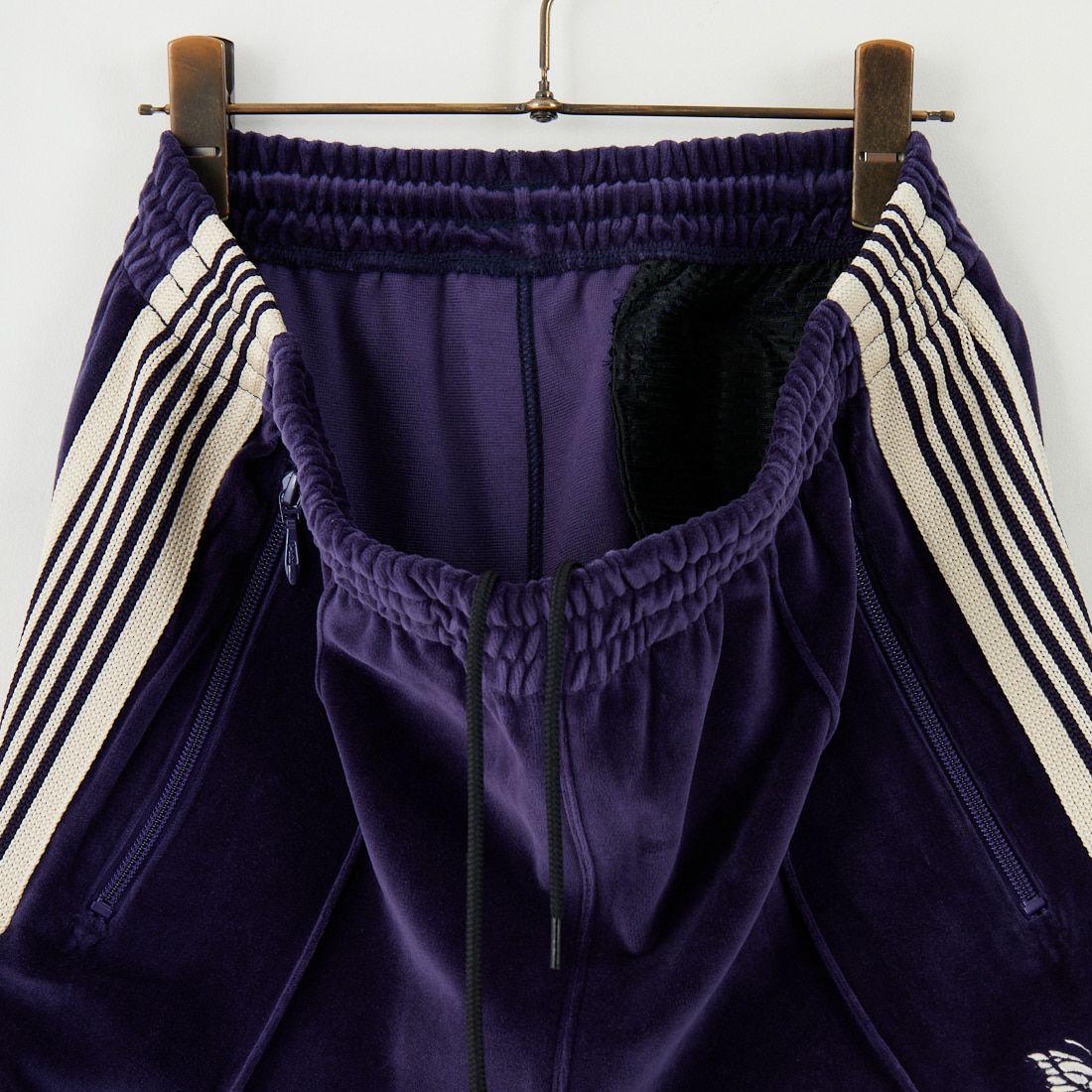 Needles [ニードルズ] ベロア ナロートラックパンツ [RW325] A NAVY