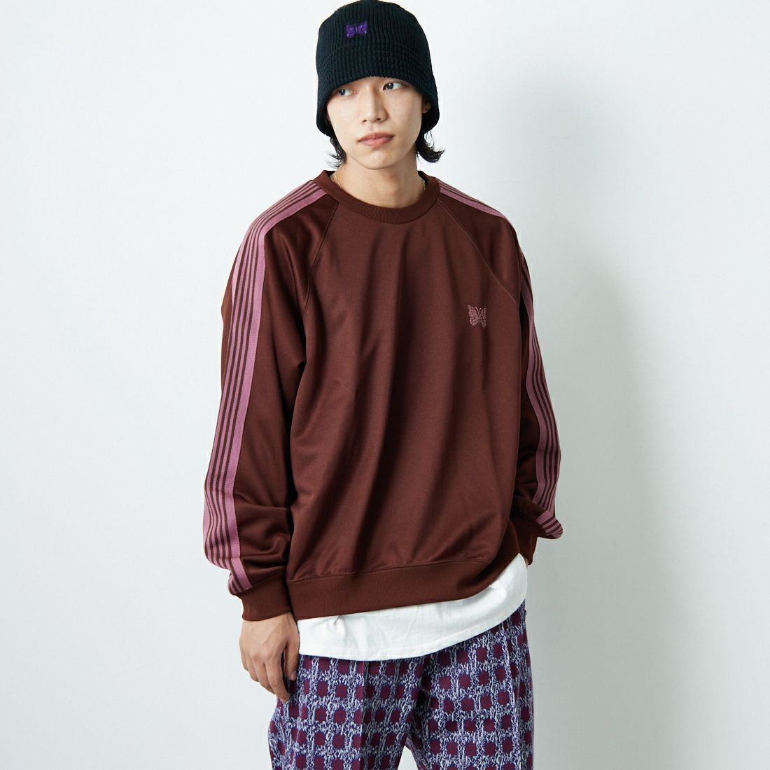 Needles [ニードルズ] トラッククルーネックシャツ [RW315] A BROWN &&モデル身長：179cm 着用サイズ：L&&