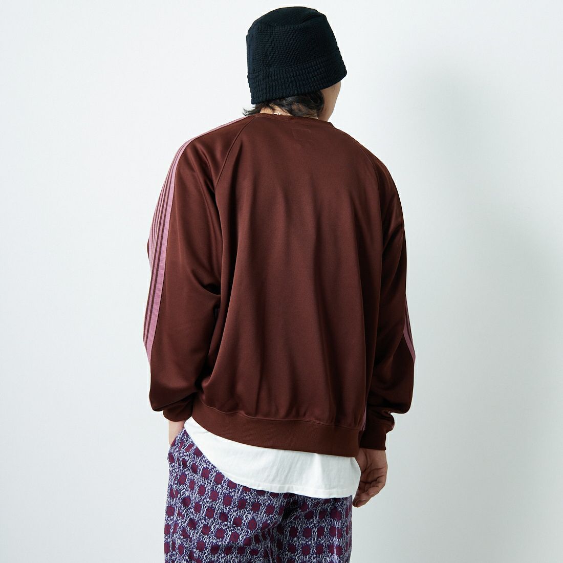 Needles [ニードルズ] トラッククルーネックシャツ [RW315] A BROWN &&モデル身長：179cm 着用サイズ：L&&