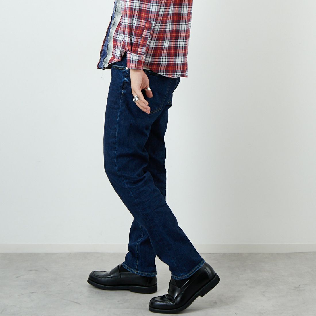 RED CARD TOKYO [レッドカード トーキョー] Rhythm+ スリムテーパードデニム [12M86801CDK] K-CLEAN DA &&モデル身長：179cm 着用サイズ：32&&