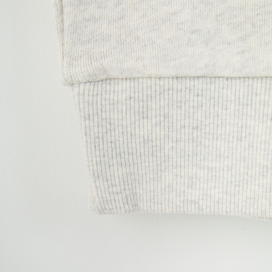 MANHATTAN PORTAGE [マンハッタンポーテージ] 別注 手書き風バック刺繍クルーネックスウェット [25FWMP-IN69-JF] OATMEAL