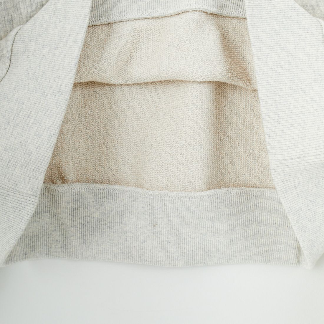 MANHATTAN PORTAGE [マンハッタンポーテージ] 別注 手書き風バック刺繍クルーネックスウェット [25FWMP-IN69-JF] OATMEAL