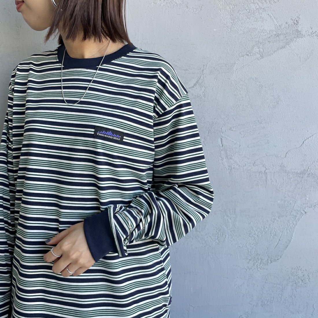 THOUSAND MILE [サウザンド マイル] ボーダーロングスリーブTシャツ [TM252TC00290] 96 GREEN &&モデル身長：159cm 着用サイズ：S&&