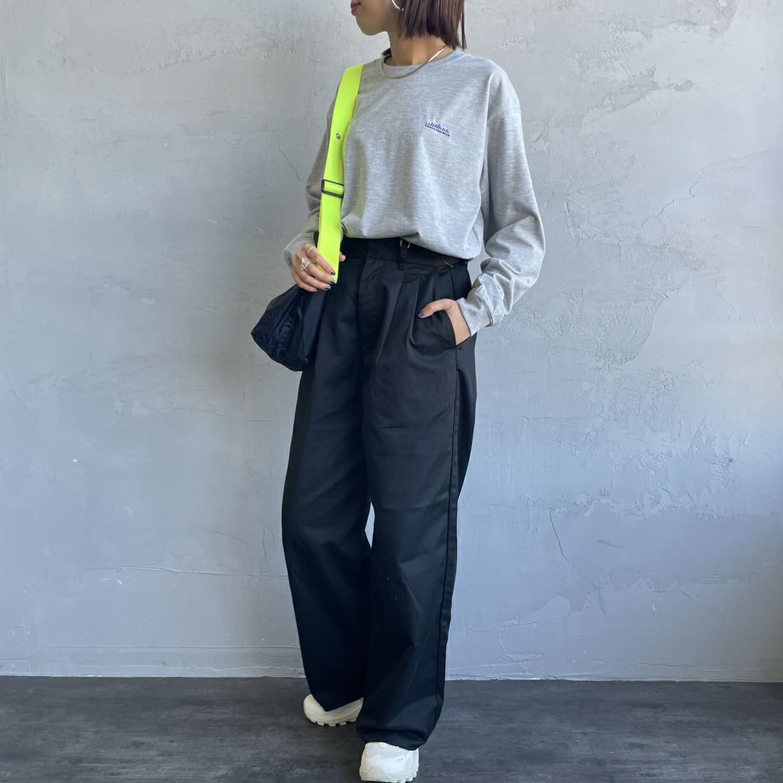 THOUSAND MILE [サウザンド マイル] ワンポイント刺繍ロゴ ロングスリーブTシャツ [TM252TC00280] 15 MD.GRY &&モデル身長：159cm 着用サイズ：S&&