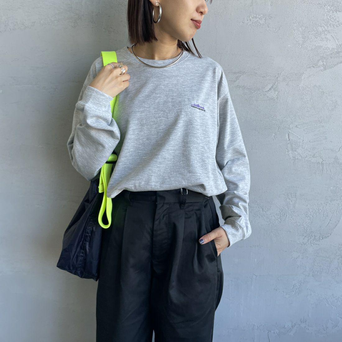 THOUSAND MILE [サウザンド マイル] ワンポイント刺繍ロゴ ロングスリーブTシャツ [TM252TC00280] 15 MD.GRY &&モデル身長：159cm 着用サイズ：S&&