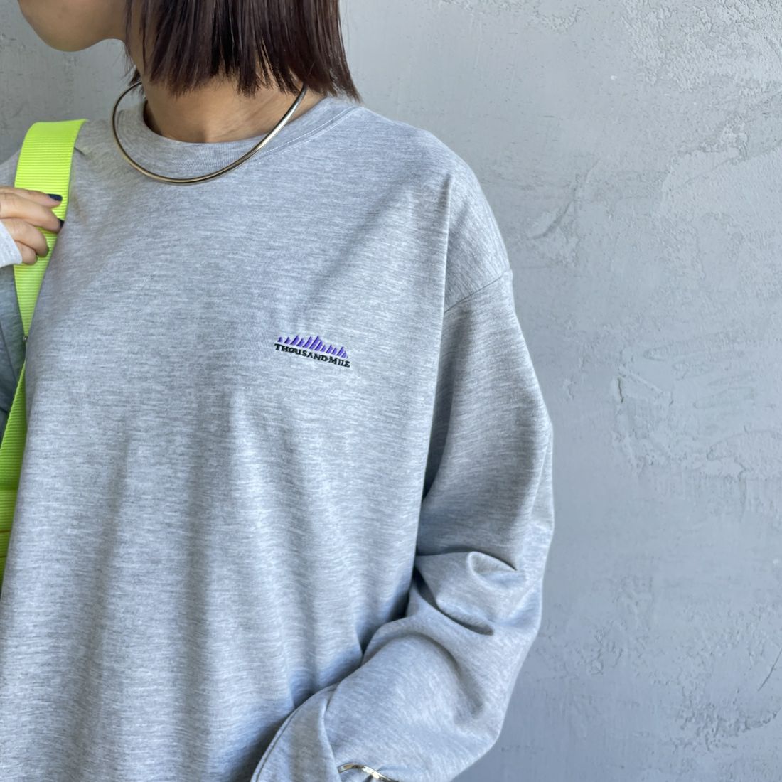 THOUSAND MILE [サウザンド マイル] ワンポイント刺繍ロゴ ロングスリーブTシャツ [TM252TC00280] 15 MD.GRY &&モデル身長：159cm 着用サイズ：S&&