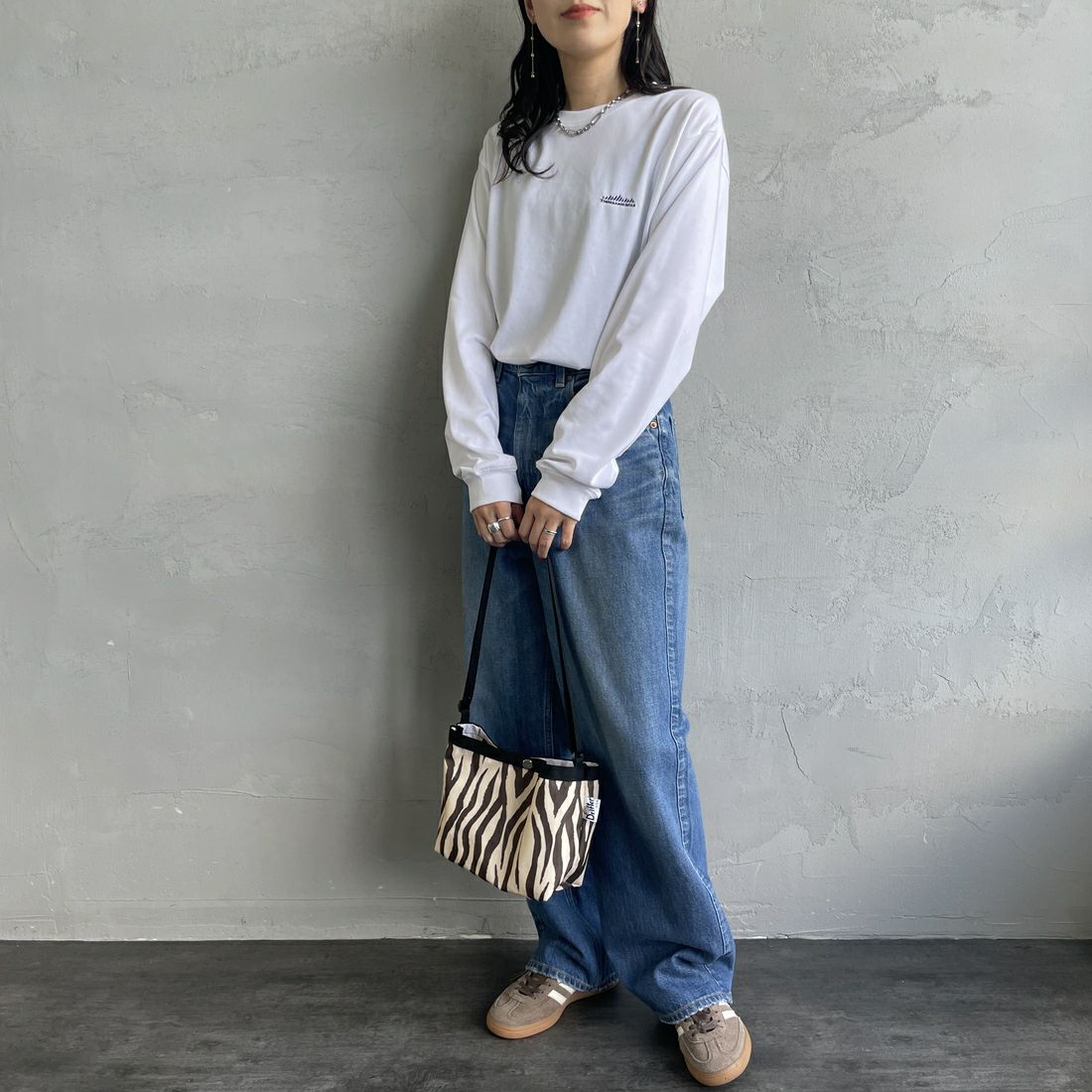 THOUSAND MILE [サウザンド マイル] ワンポイント刺繍ロゴ ロングスリーブTシャツ [TM252TC00280] 01 WHITE &&モデル身長：160cm 着用サイズ：S&&