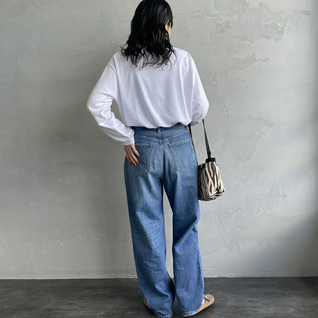 THOUSAND MILE [サウザンド マイル] ワンポイント刺繍ロゴ ロングスリーブTシャツ [TM252TC00280] 01 WHITE &&モデル身長：160cm 着用サイズ：S&&