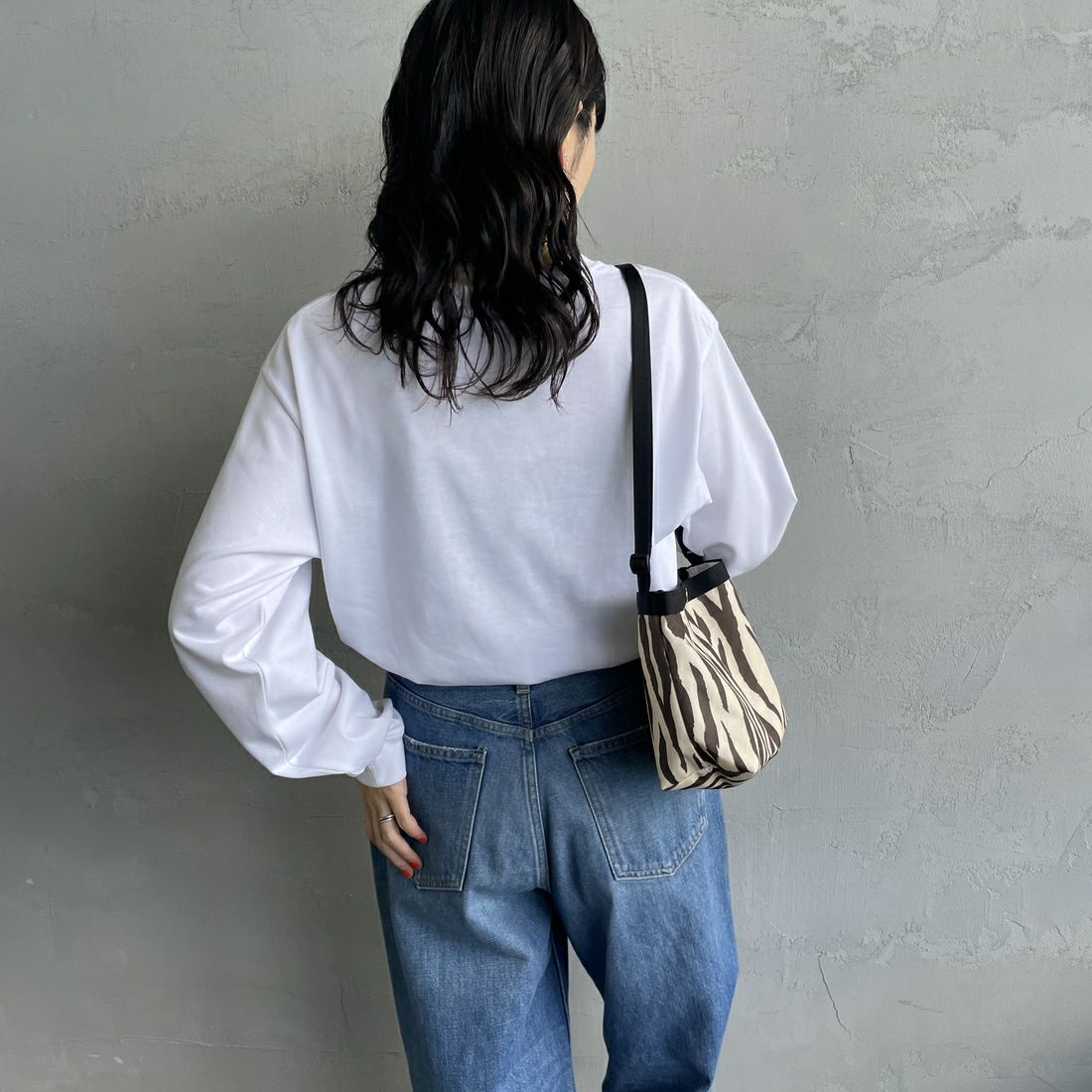 THOUSAND MILE [サウザンド マイル] ワンポイント刺繍ロゴ ロングスリーブTシャツ [TM252TC00280] 01 WHITE &&モデル身長：160cm 着用サイズ：S&&