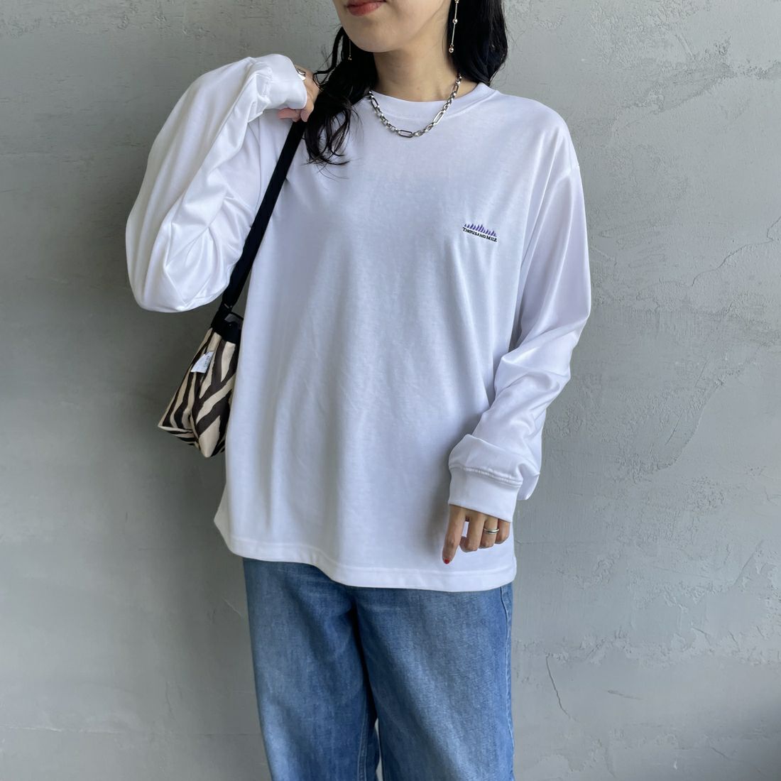 THOUSAND MILE [サウザンド マイル] ワンポイント刺繍ロゴ ロングスリーブTシャツ [TM252TC00280] 01 WHITE &&モデル身長：160cm 着用サイズ：S&&