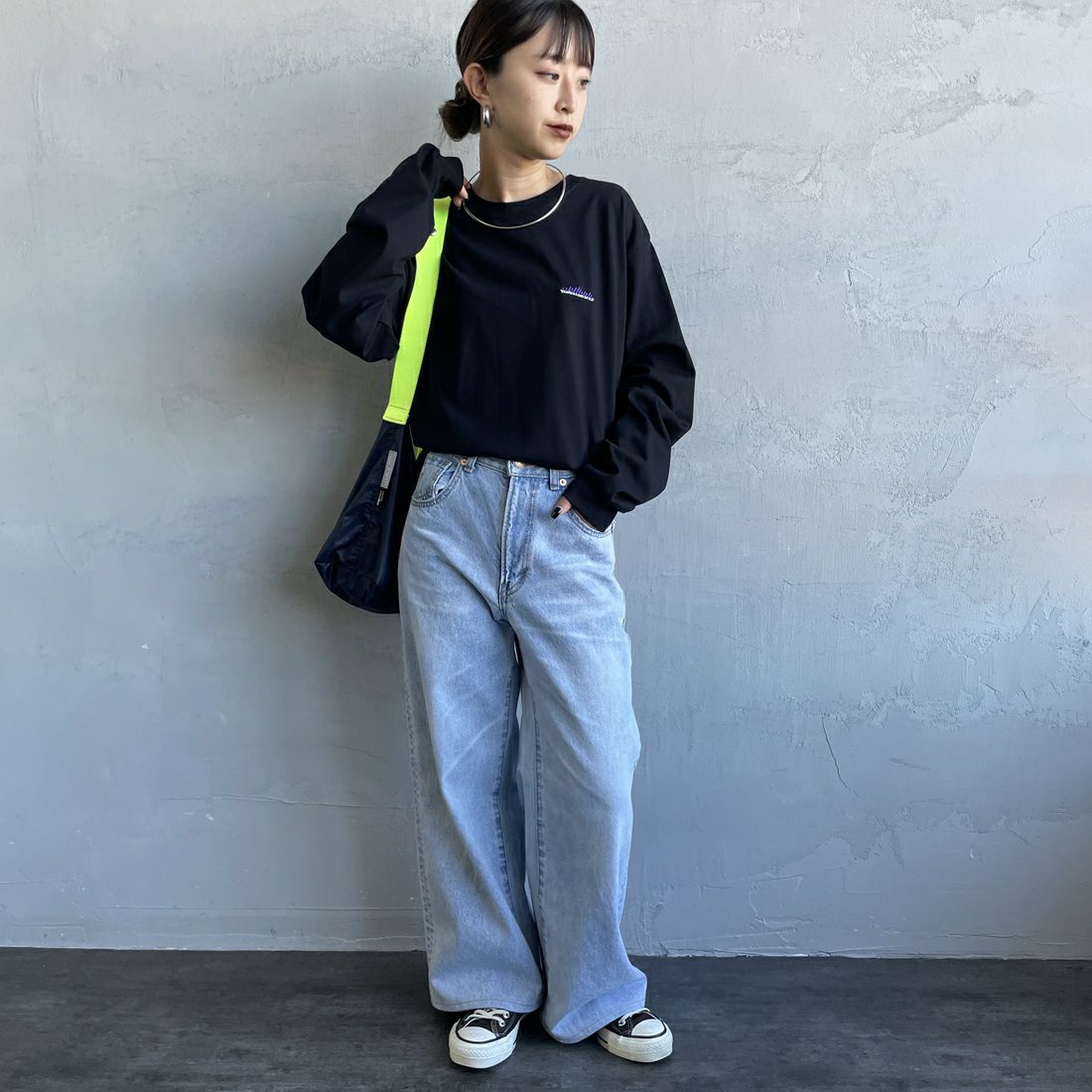 THOUSAND MILE [サウザンド マイル] ワンポイント刺繍ロゴ ロングスリーブTシャツ [TM252TC00280] 09 BLACK &&モデル身長：150cm 着用サイズ：S&&