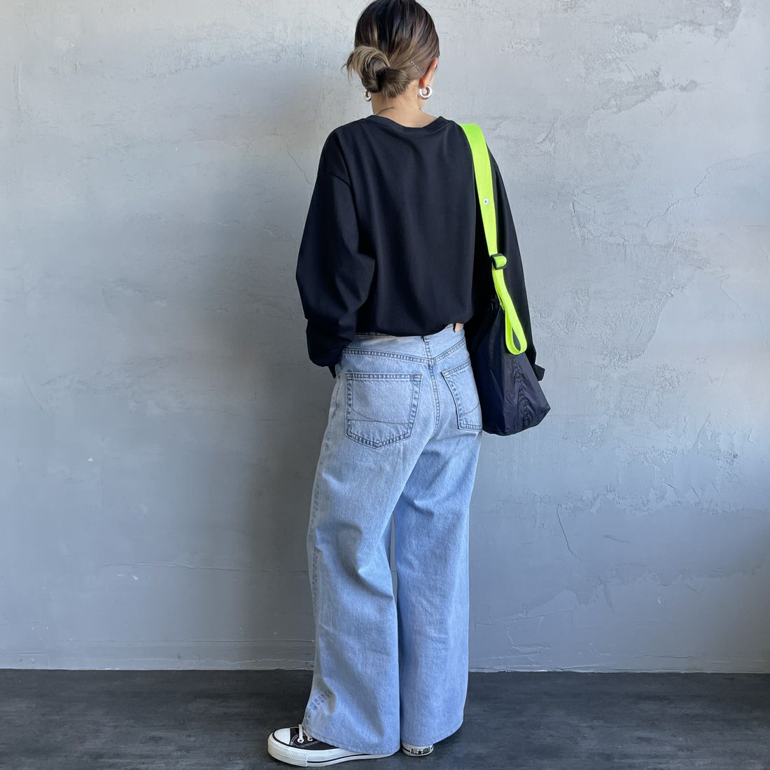 THOUSAND MILE [サウザンド マイル] ワンポイント刺繍ロゴ ロングスリーブTシャツ [TM252TC00280] 09 BLACK &&モデル身長：150cm 着用サイズ：S&&