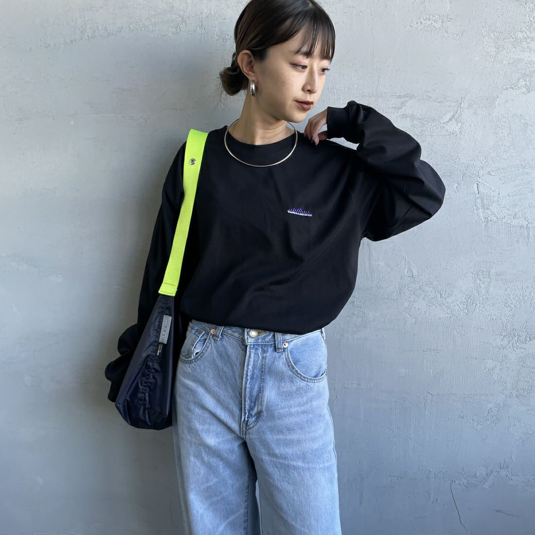 THOUSAND MILE [サウザンド マイル] ワンポイント刺繍ロゴ ロングスリーブTシャツ [TM252TC00280] 09 BLACK &&モデル身長：150cm 着用サイズ：S&&