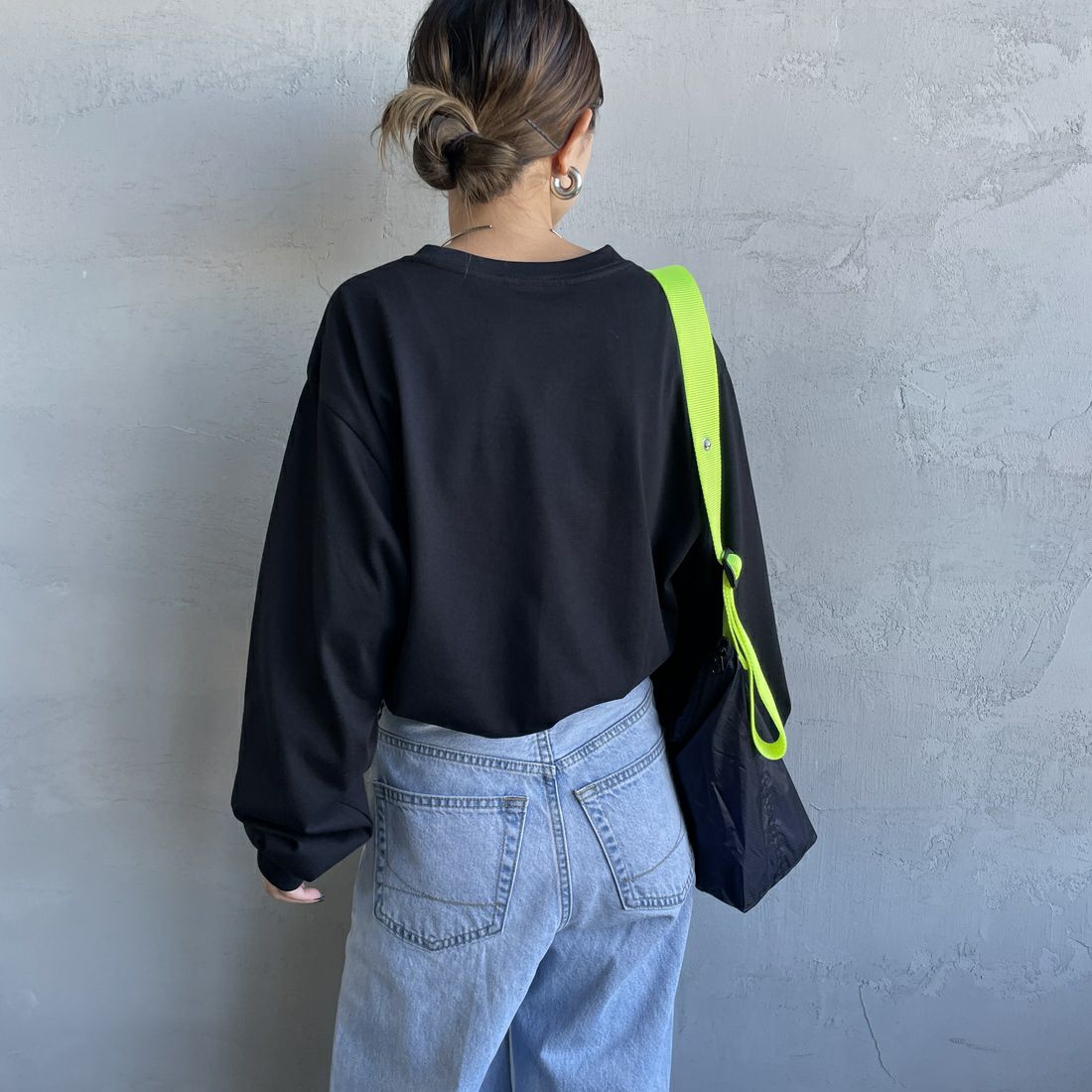 THOUSAND MILE [サウザンド マイル] ワンポイント刺繍ロゴ ロングスリーブTシャツ [TM252TC00280] 09 BLACK &&モデル身長：150cm 着用サイズ：S&&