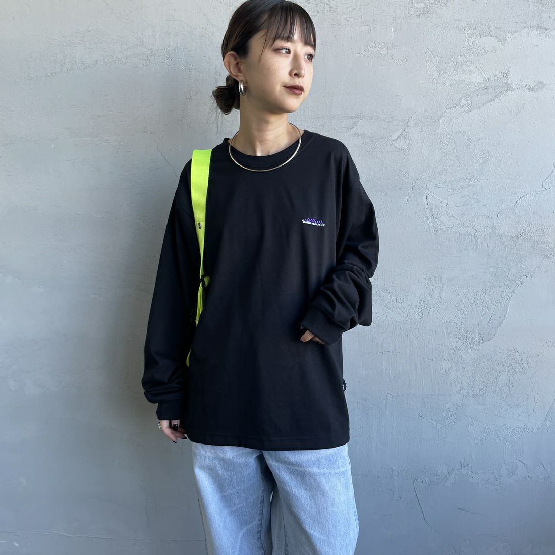 THOUSAND MILE [サウザンド マイル] ワンポイント刺繍ロゴ ロングスリーブTシャツ [TM252TC00280] 09 BLACK &&モデル身長：150cm 着用サイズ：S&&