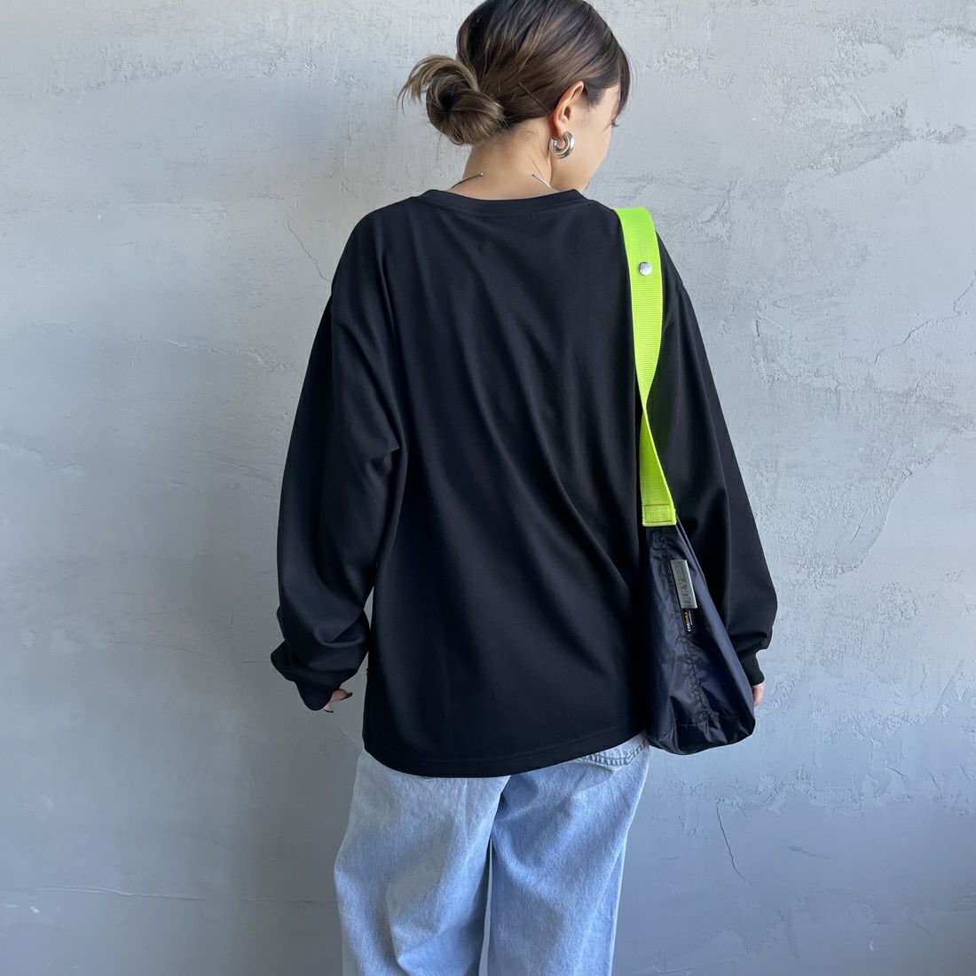 THOUSAND MILE [サウザンド マイル] ワンポイント刺繍ロゴ ロングスリーブTシャツ [TM252TC00280] 09 BLACK &&モデル身長：150cm 着用サイズ：S&&