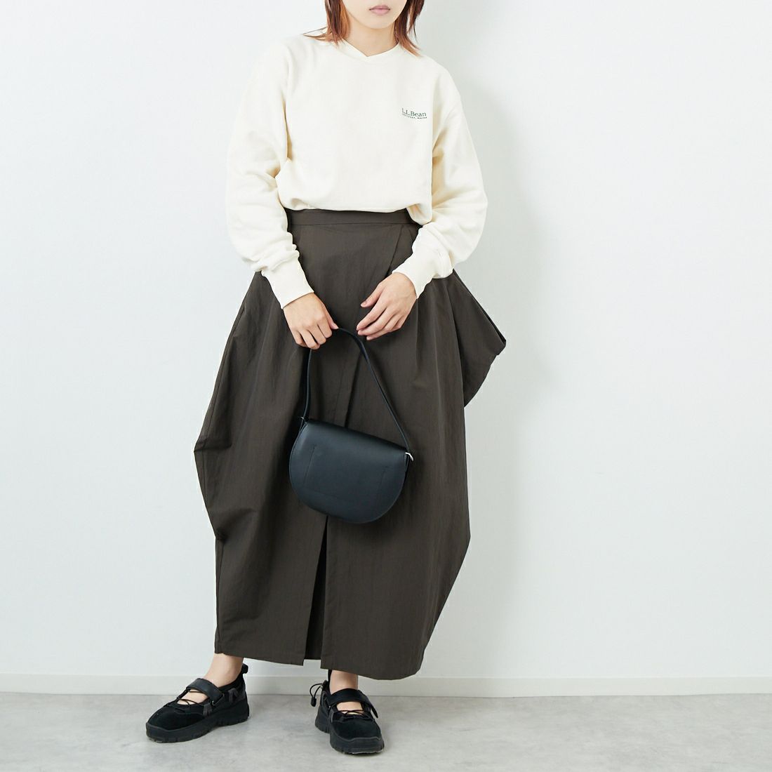 L.L.BEAN [エルエルビーン] SMITHFIELD クルーネックスウェットシャツ [5475-1137] 09 ECRU &&モデル身長：167cm 着用サイズ：M&&