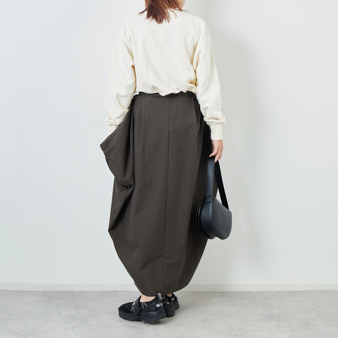 L.L.BEAN [エルエルビーン] SMITHFIELD クルーネックスウェットシャツ [5475-1137] 09 ECRU &&モデル身長：167cm 着用サイズ：M&&