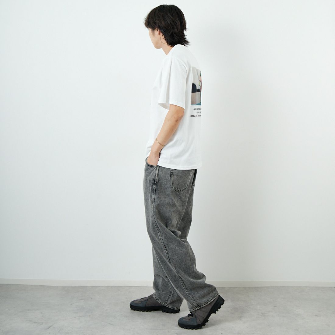 SABI [サビ] SABIコラボレーション バックプリントTシャツ [25189JF] WHITE &&モデル身長：179cm 着用サイズ：XL&&