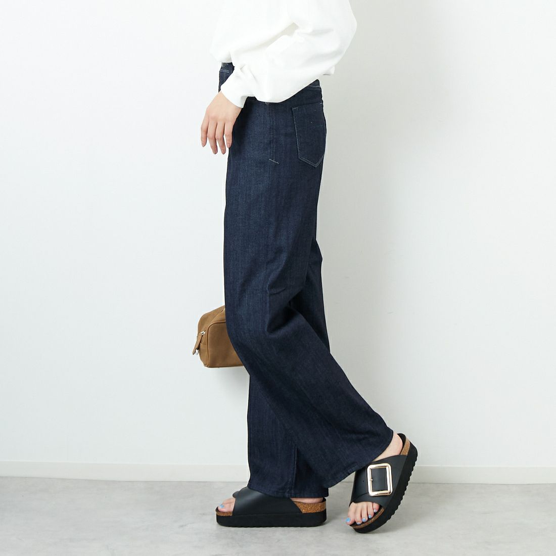 YANUK [ヤヌーク] ワイドストレート LILITH [57153077] OWI &&モデル身長：167cm 着用サイズ：25&&