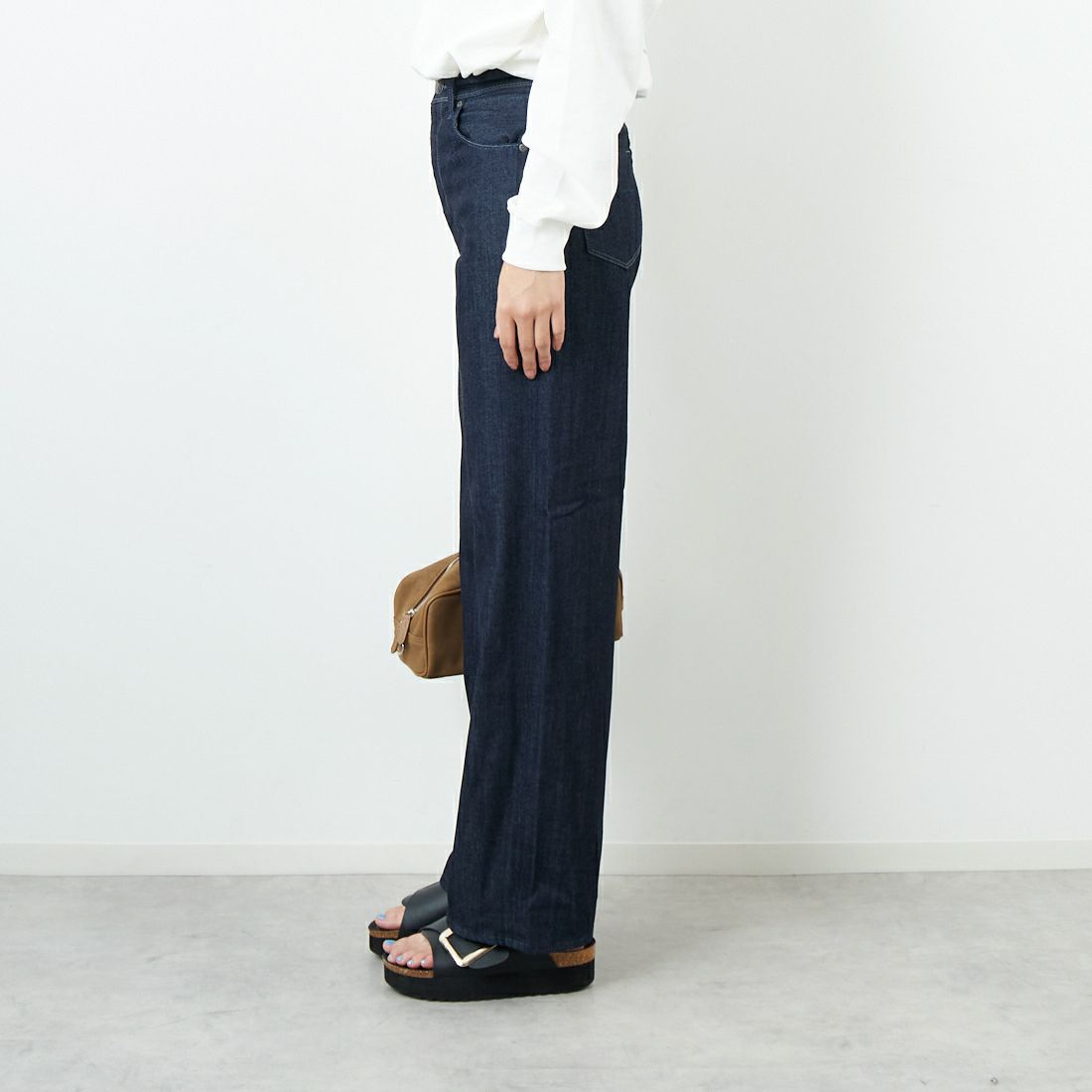 YANUK [ヤヌーク] ワイドストレート LILITH [57153077] OWI &&モデル身長：167cm 着用サイズ：25&&