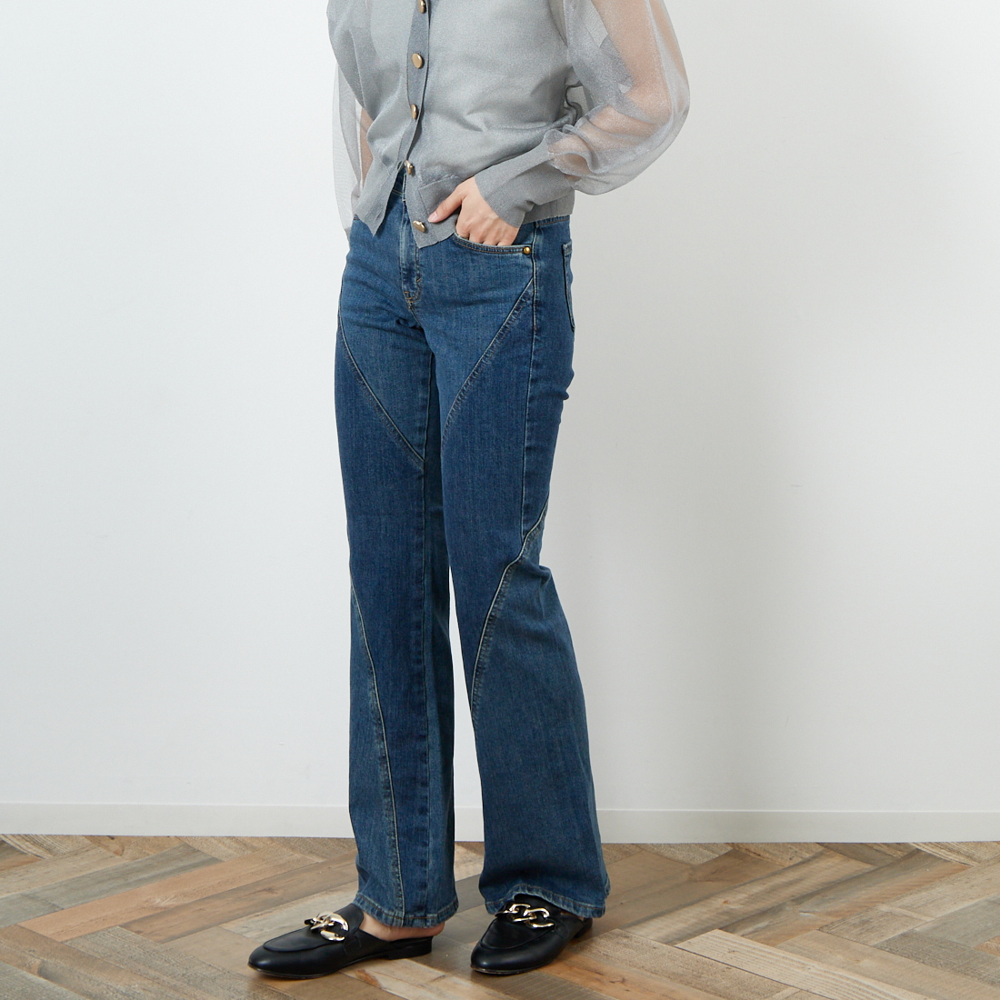 SOMETHING [サムシング] LISA スパイラルフレアデニムパンツ [SKY31] 786 SPIRAL &&モデル身長：160cm 着用サイズ：26&&