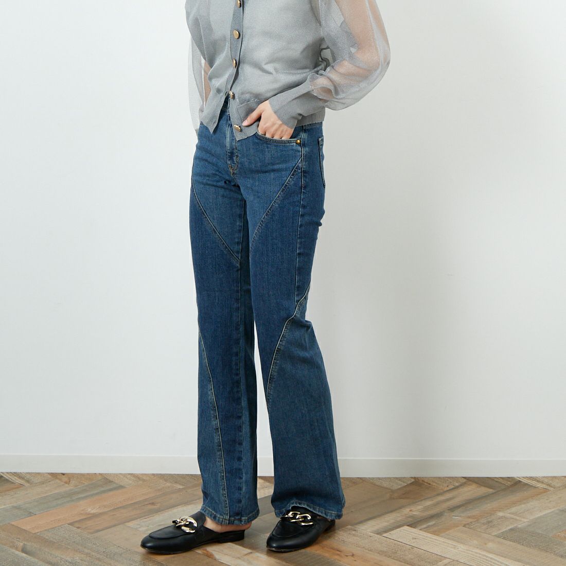 SOMETHING [サムシング] LISA スパイラルフレアデニムパンツ [SKY31] 786 SPIRAL &&モデル身長：160cm 着用サイズ：26&&