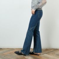 SOMETHING [サムシング] LISA スパイラルフレアデニムパンツ [SKY31