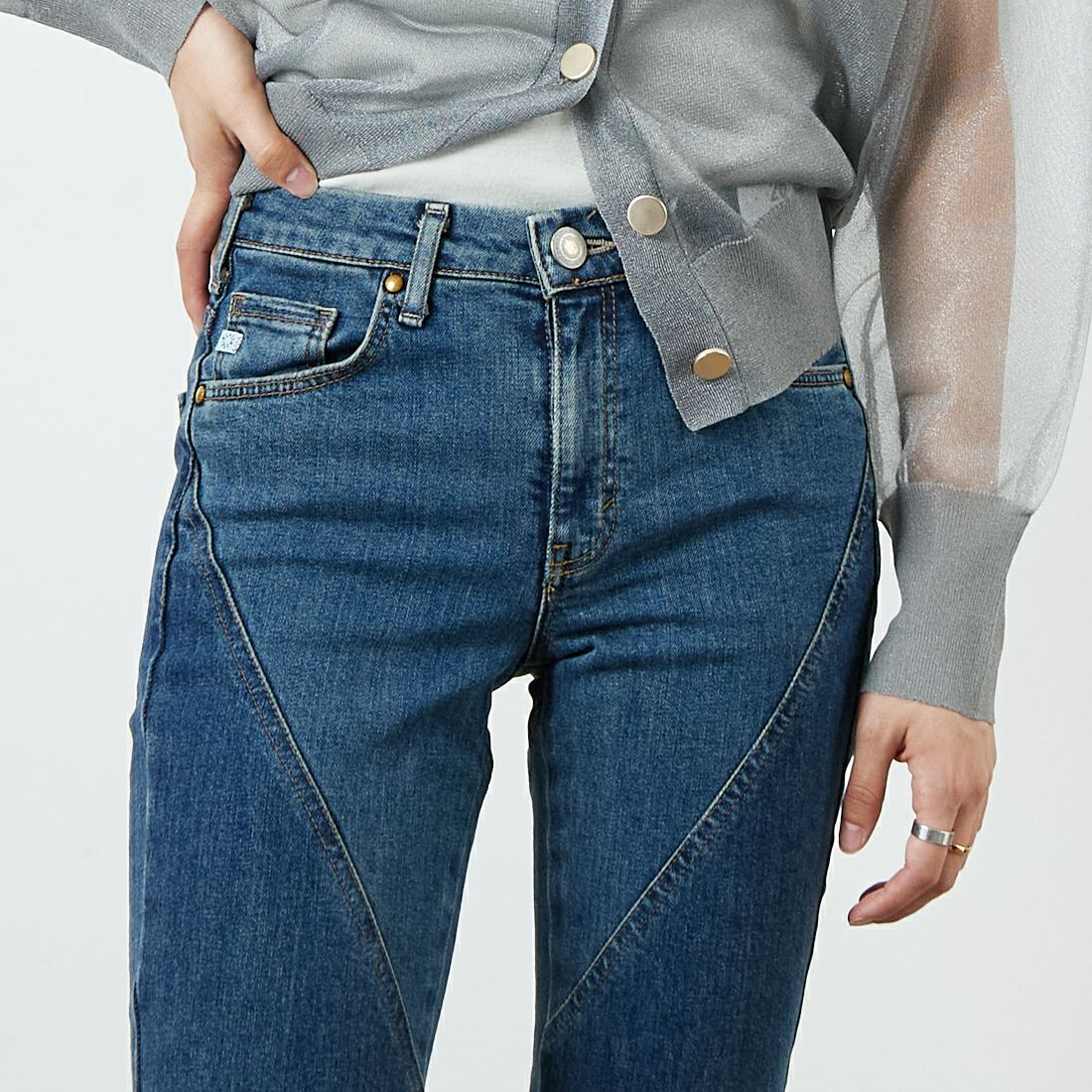 SOMETHING [サムシング] LISA スパイラルフレアデニムパンツ [SKY31] 786 SPIRAL &&モデル身長：160cm 着用サイズ：26&&