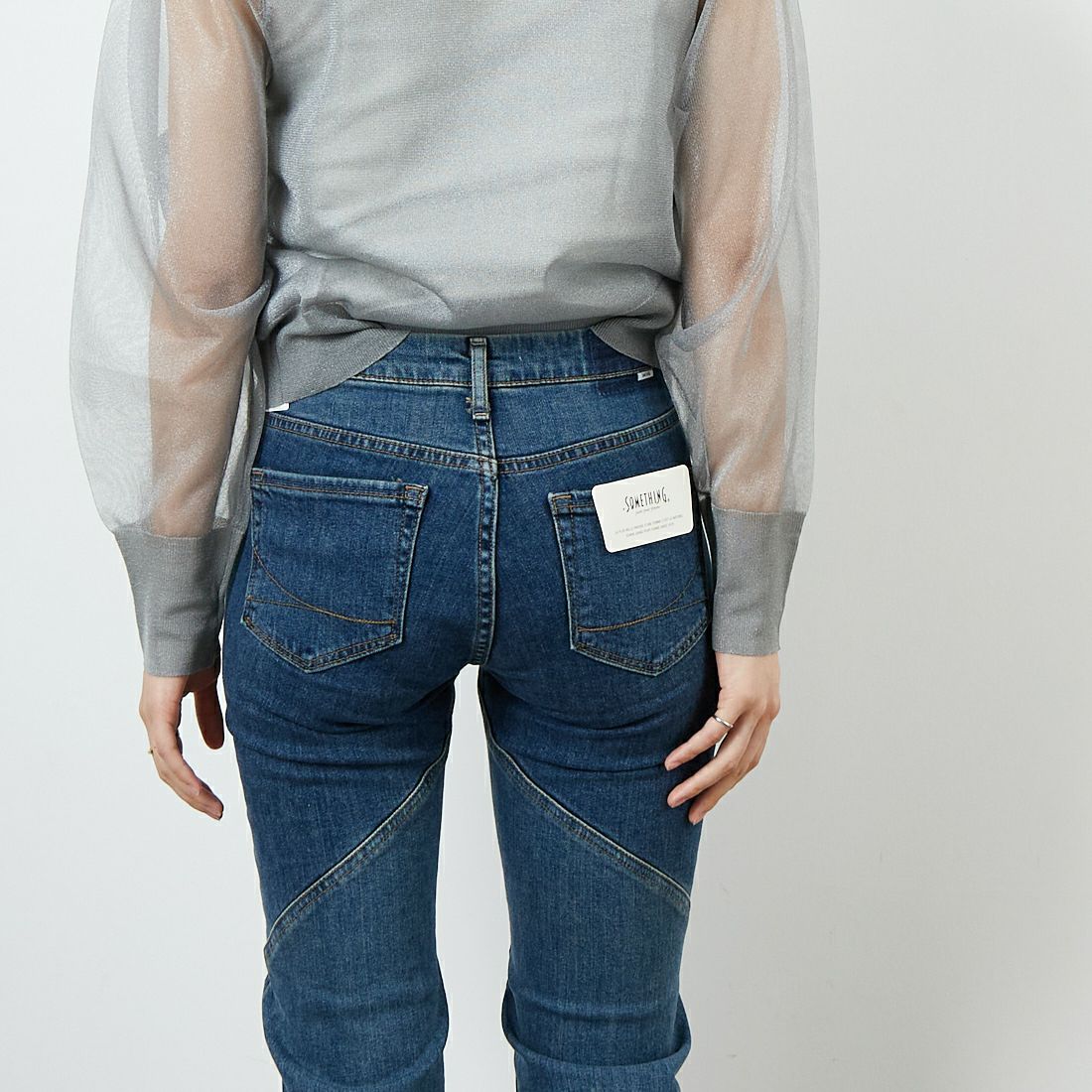 SOMETHING [サムシング] LISA スパイラルフレアデニムパンツ [SKY31] 786 SPIRAL &&モデル身長：160cm 着用サイズ：26&&