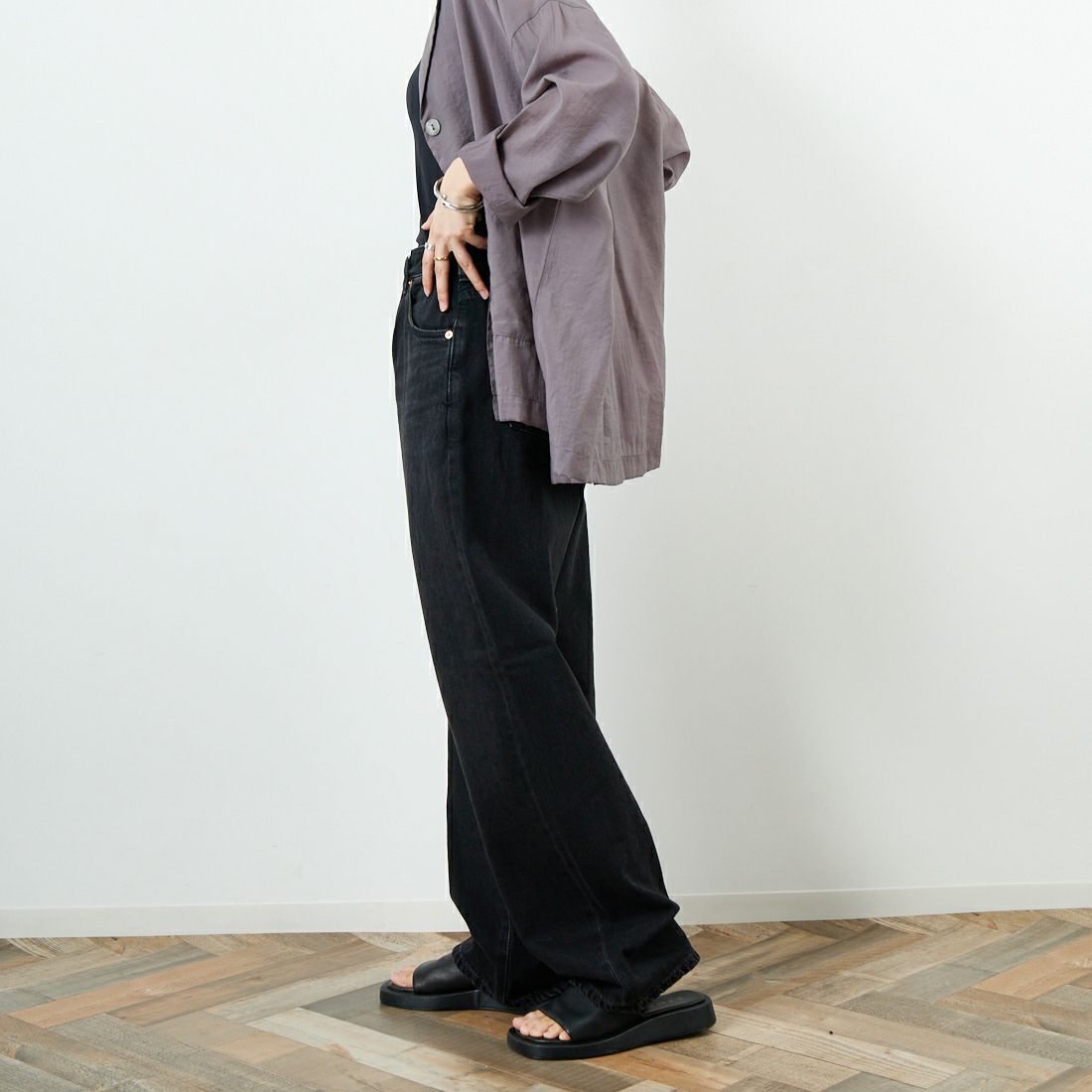 SOMETHING [サムシング] ELSA ヴィンテージルーズストレートデニム [SEA15] 83 BLACK &&モデル身長：160cm 着用サイズ：XS&&