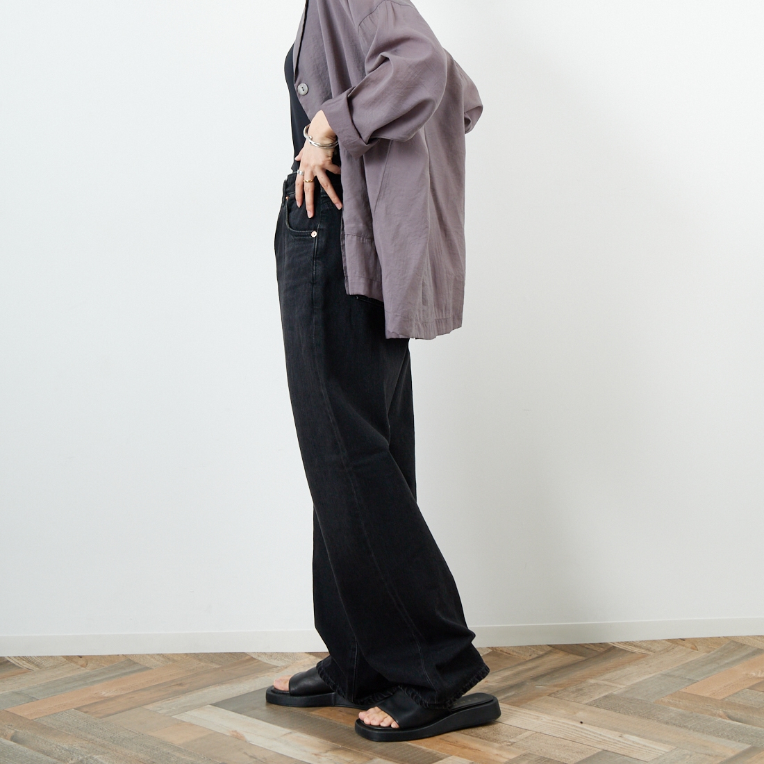 SOMETHING [サムシング] ELSA ヴィンテージルーズストレートデニム [SEA15] 83 BLACK &&モデル身長：160cm 着用サイズ：XS&&