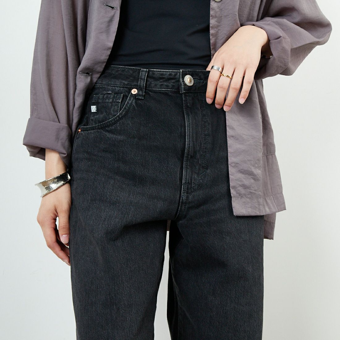 SOMETHING [サムシング] ELSA ヴィンテージルーズストレートデニム [SEA15] 83 BLACK &&モデル身長：160cm 着用サイズ：XS&&