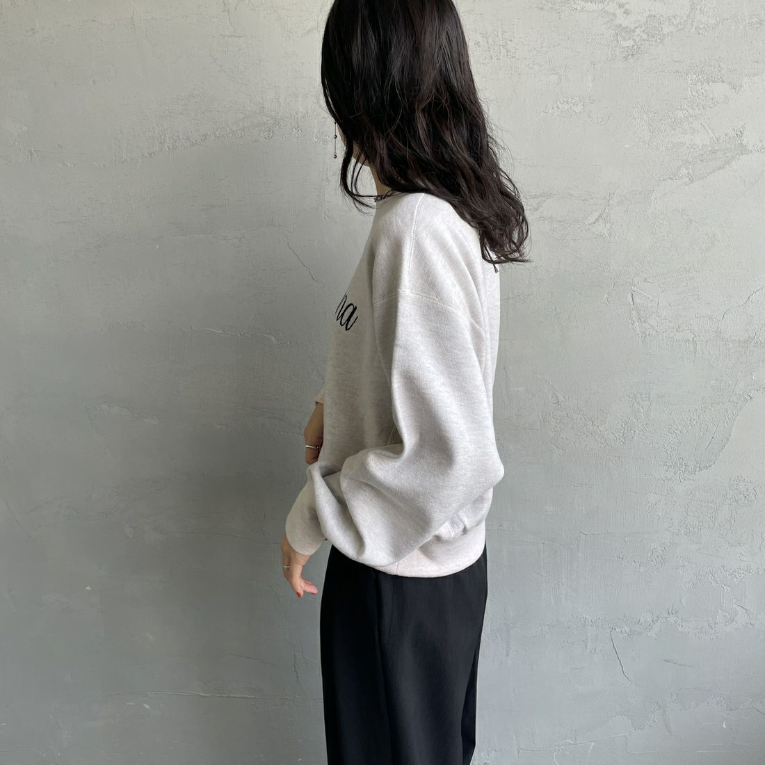 Americana × JEANS FACTORY [アメリカーナ × ジーンズファクトリー] 別注 ショート丈 フロントロゴ スウェットライクニット [ASO-C-003-2-JF] ｱｲﾎﾞﾘｰ &&モデル身長：160cm 着用サイズ：ONE SIZE&&