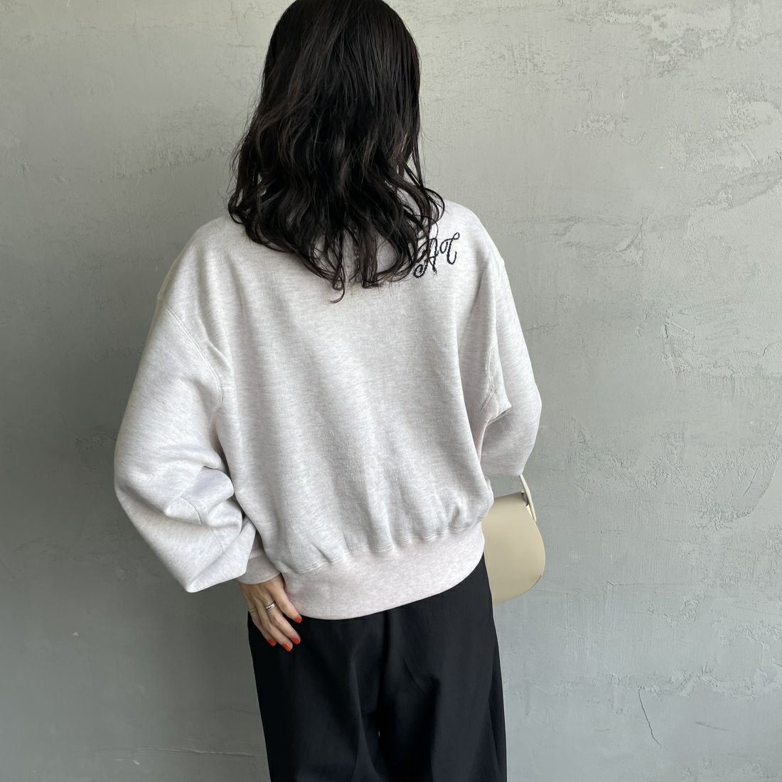 Americana × JEANS FACTORY [アメリカーナ × ジーンズファクトリー] 別注 ショート丈 フロントロゴ スウェットライクニット [ASO-C-003-2-JF] ｱｲﾎﾞﾘｰ &&モデル身長：160cm 着用サイズ：ONE SIZE&&