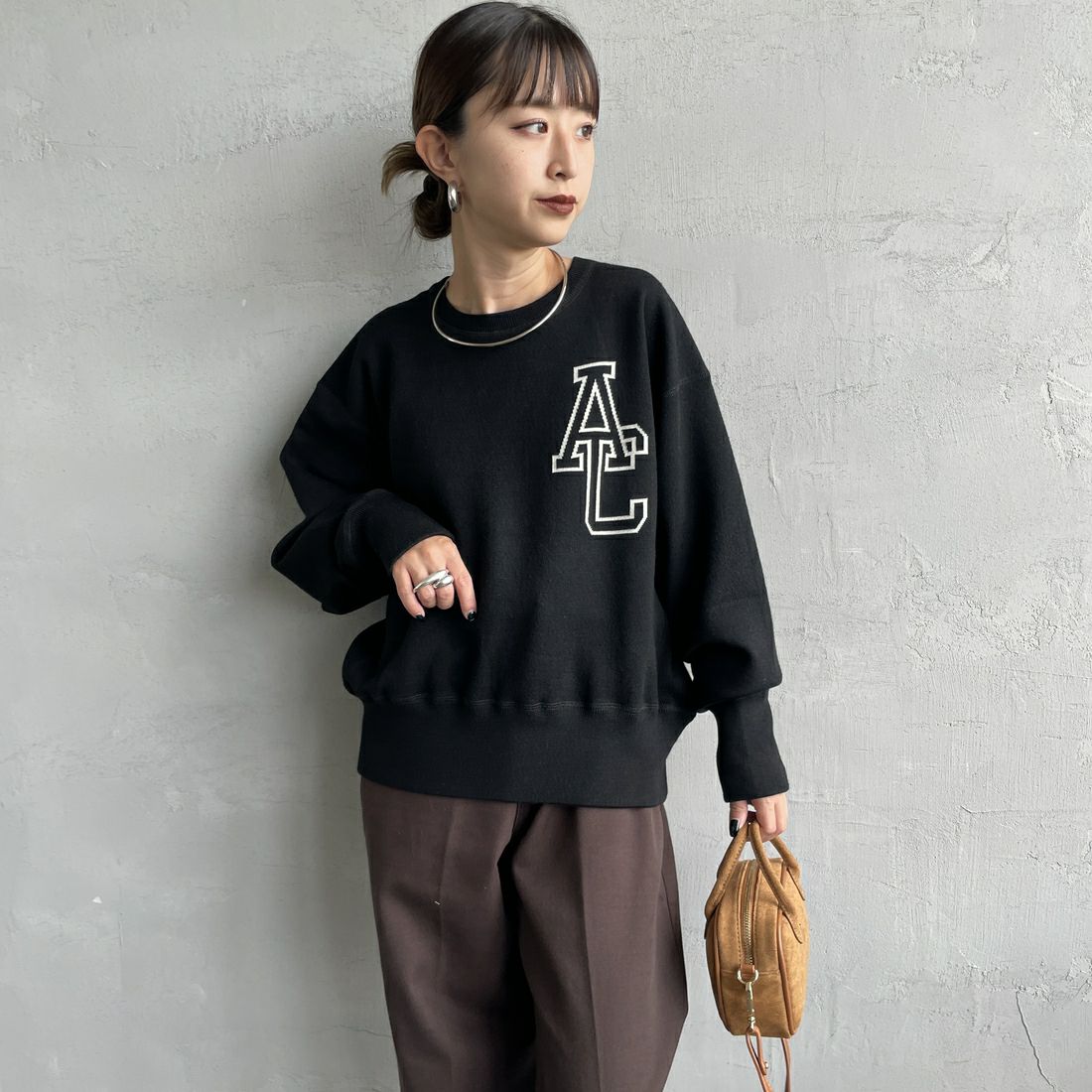 Americana × JEANS FACTORY [アメリカーナ × ジーンズファクトリー] 別注 ショート丈 バックロゴ スウェットライクニット [ASO-C-003-1-JF] ﾌﾞﾗｯｸ &&モデル身長：150cm 着用サイズ：ONE SIZE&&