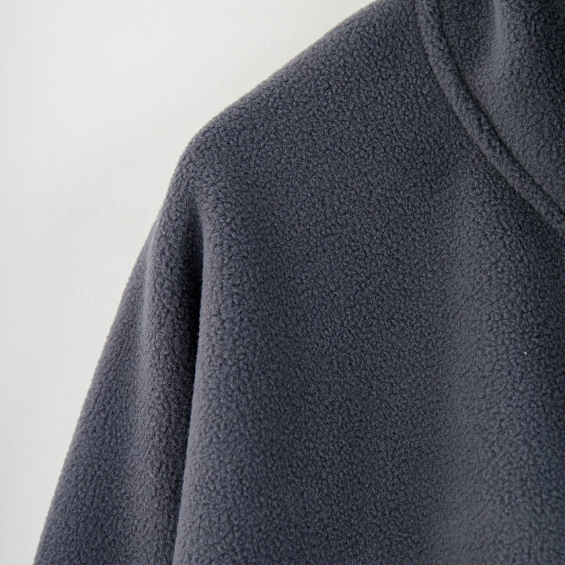 Americana × JEANS FACTORY [アメリカーナ × ジーンズファクトリー] 別注 ワンポイント刺繍ロゴ ショート丈フリースジャケット [ASO-815-JF] ﾁｬｺｰﾙ