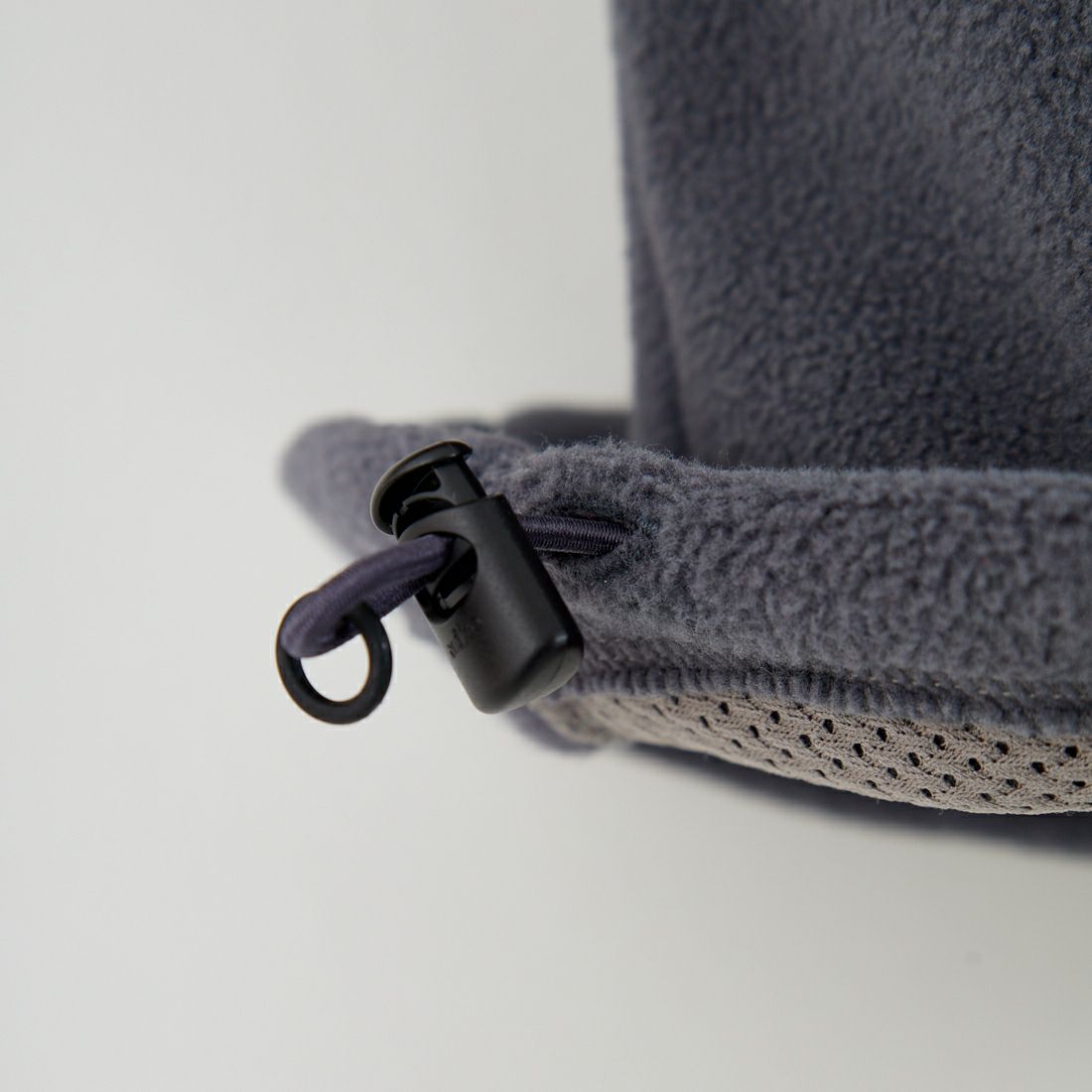 Americana × JEANS FACTORY [アメリカーナ × ジーンズファクトリー] 別注 ワンポイント刺繍ロゴ ショート丈フリースジャケット [ASO-815-JF] ﾁｬｺｰﾙ