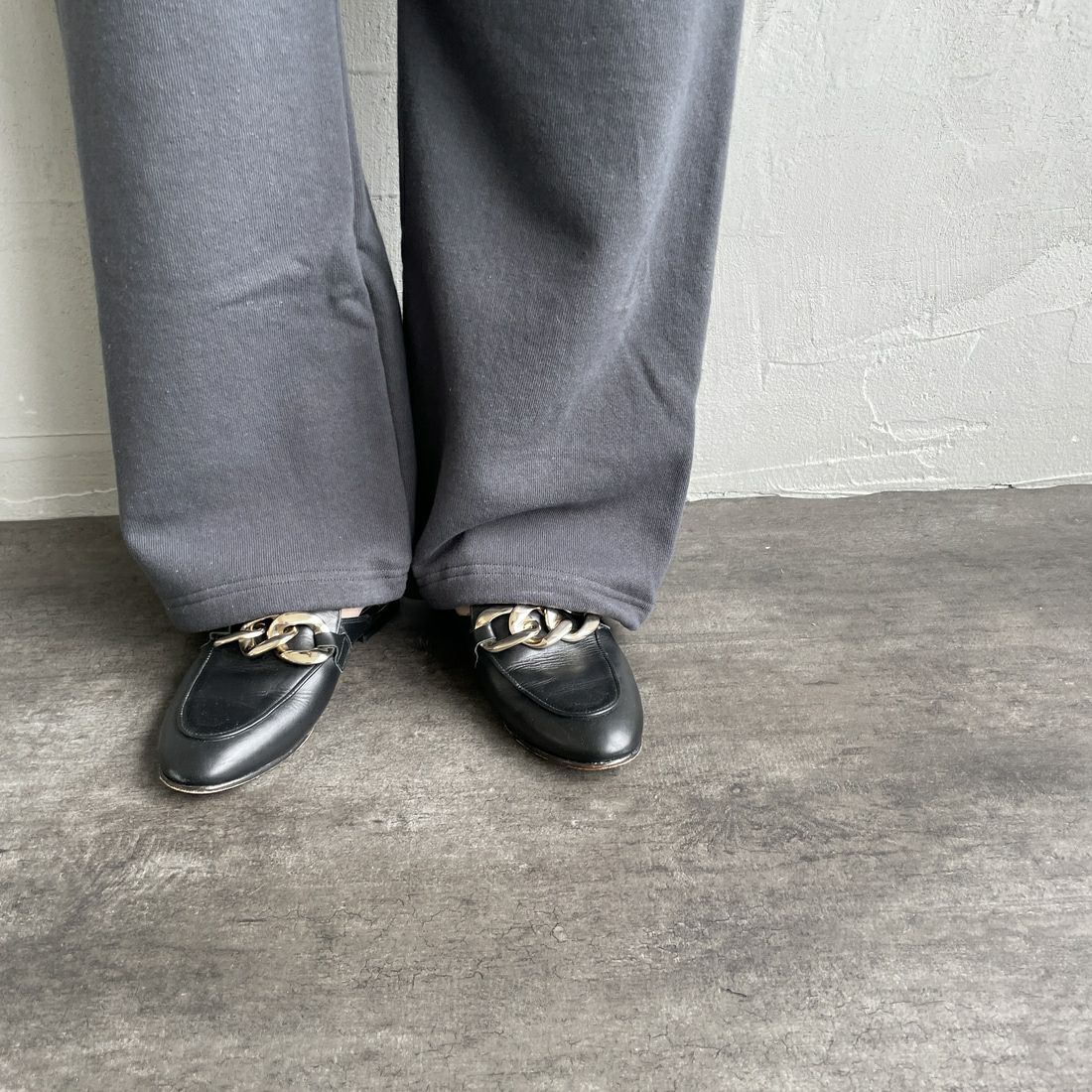 Americana × JEANS FACTORY [アメリカーナ × ジーンズファクトリー] 別注 ロゴプリント スウェットパンツ [BRF-788A-2-JF] ｽﾐｸﾛ &&モデル身長：160cm 着用サイズ：ONE SIZE&&