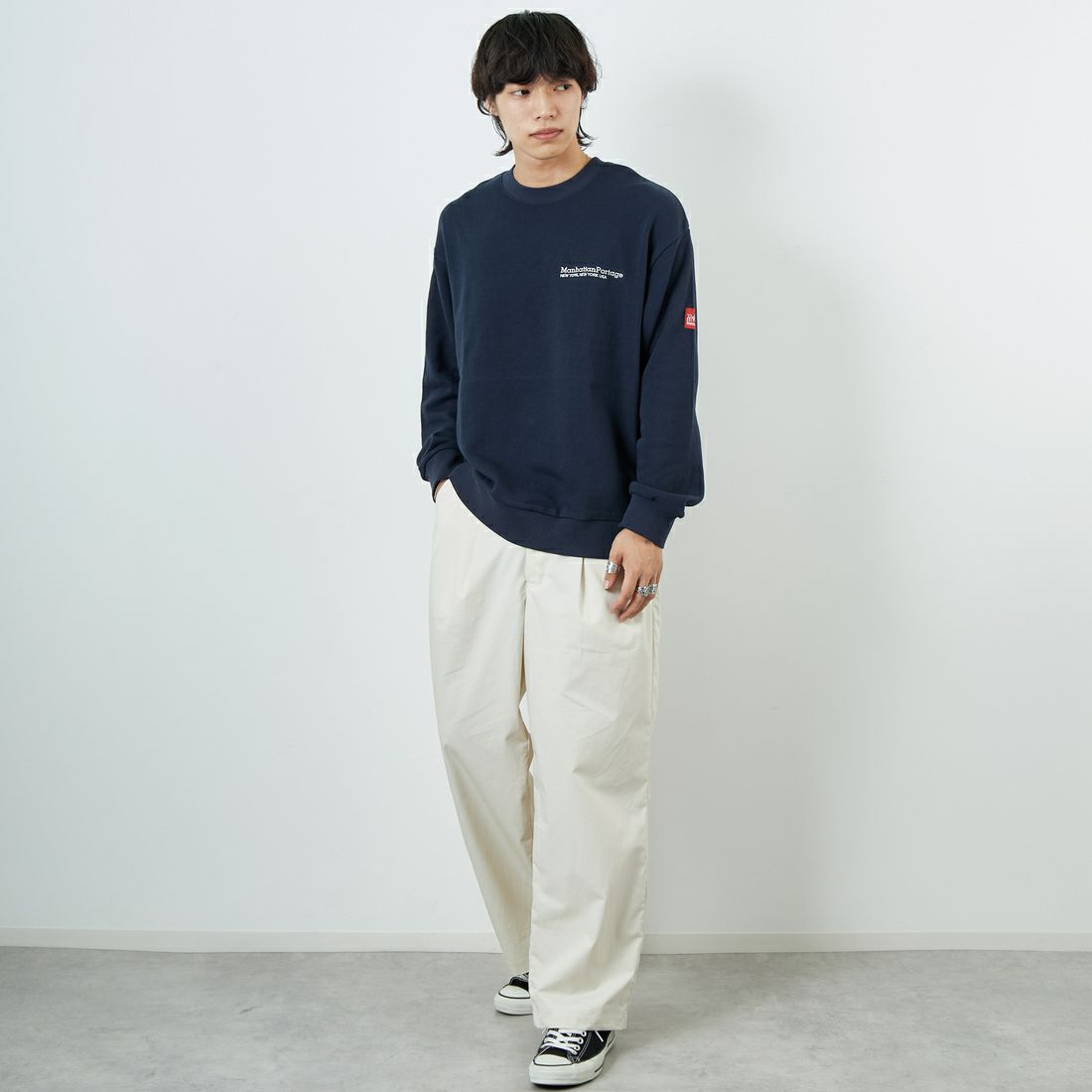 MANHATTAN PORTAGE [マンハッタンポーテージ] 別注 バック切替デザイン クルーネックスウェット [25FWMP-IN72-JF] NAVY &&モデル身長：179cm 着用サイズ：L&&