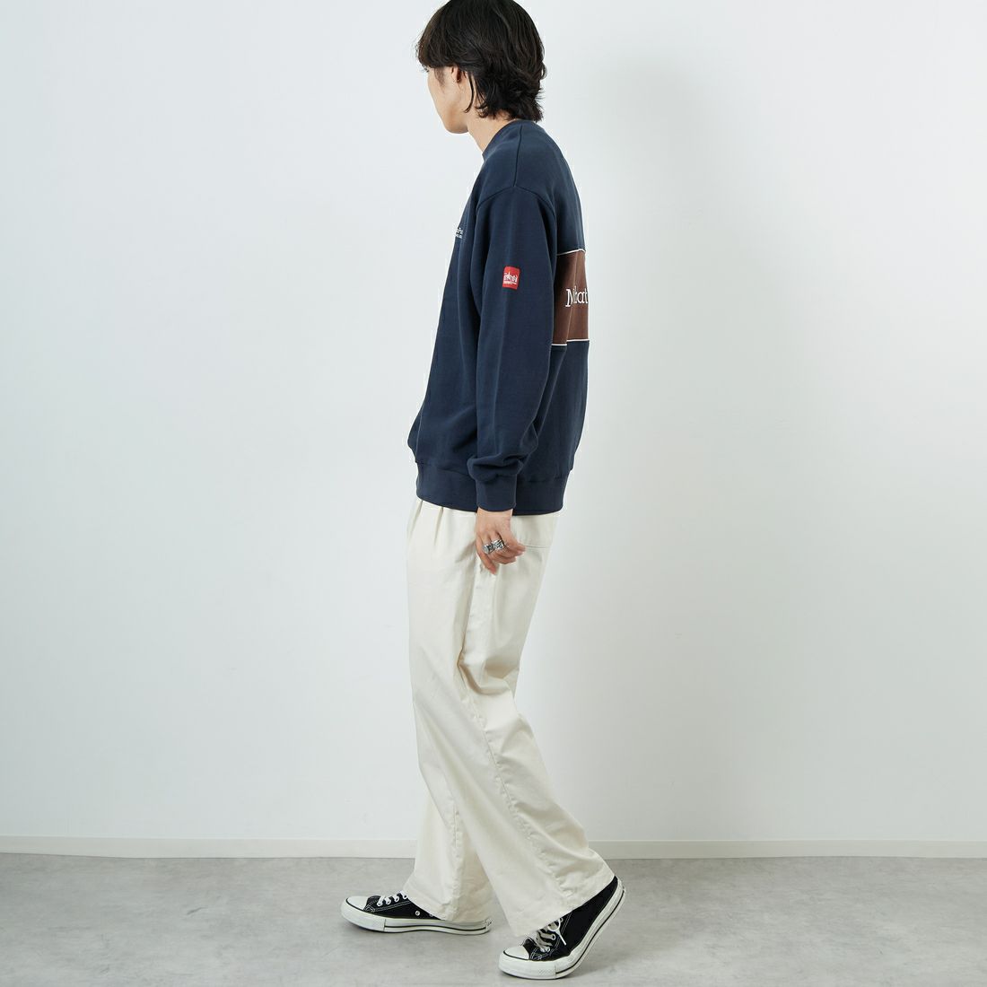 MANHATTAN PORTAGE [マンハッタンポーテージ] 別注 バック切替デザイン クルーネックスウェット [25FWMP-IN72-JF] NAVY &&モデル身長：179cm 着用サイズ：L&&