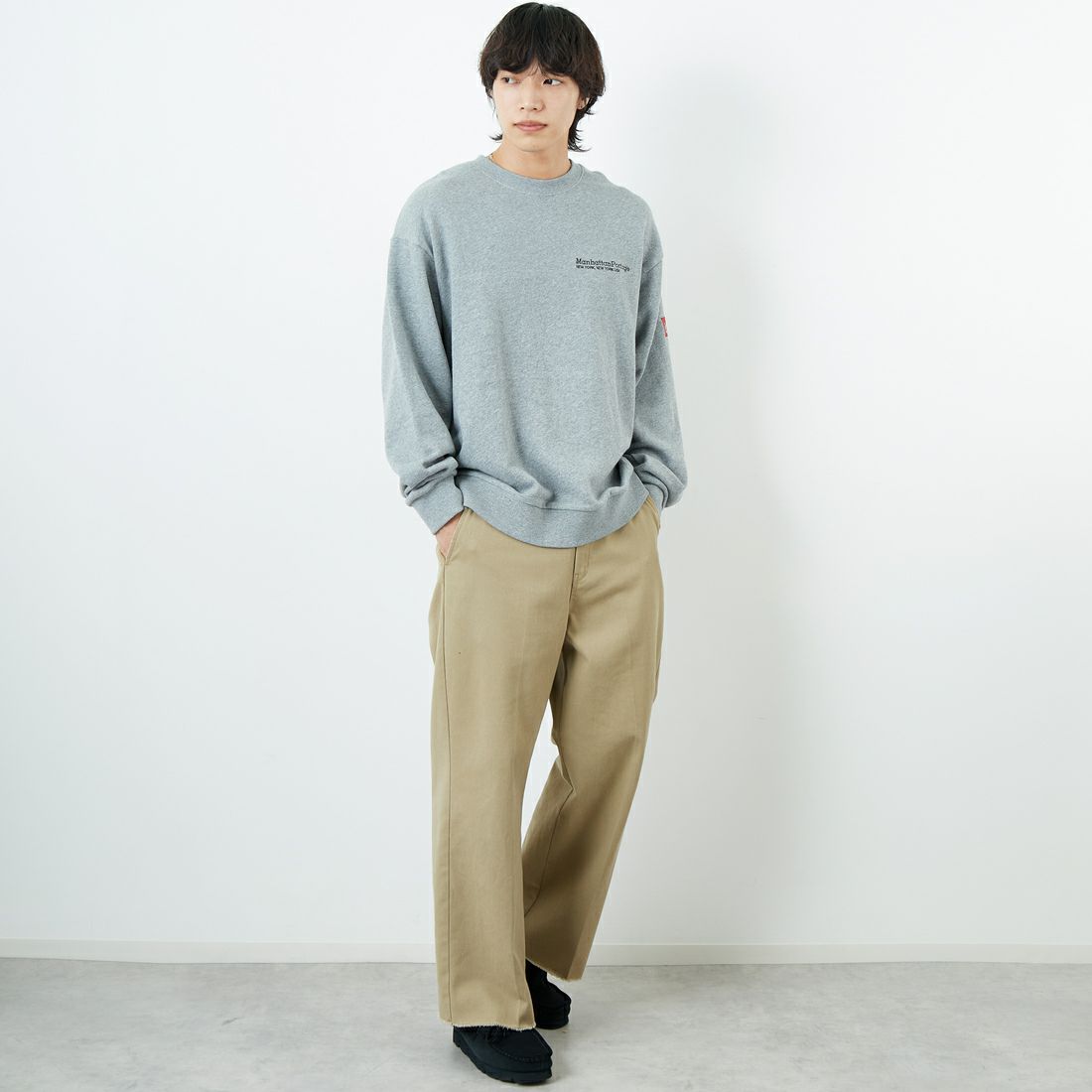 MANHATTAN PORTAGE [マンハッタンポーテージ] 別注 バック切替デザイン クルーネックスウェット [25FWMP-IN72-JF] H.GRAY &&モデル身長：179cm 着用サイズ：L&&