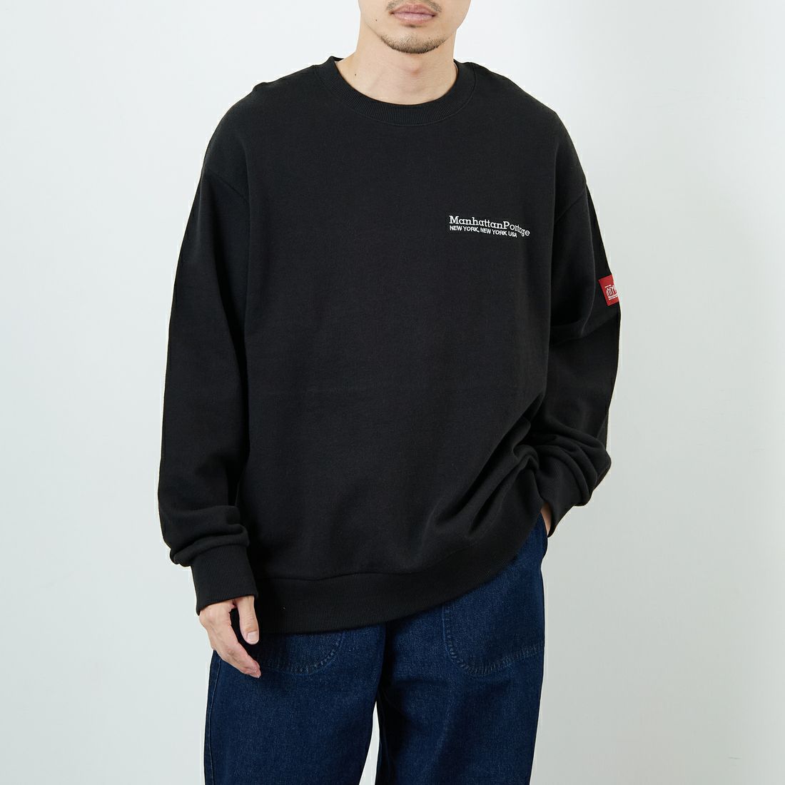 MANHATTAN PORTAGE [マンハッタンポーテージ] 別注 バック切替デザイン クルーネックスウェット [25FWMP-IN72-JF] BLACK &&モデル身長：168cm 着用サイズ：L&&