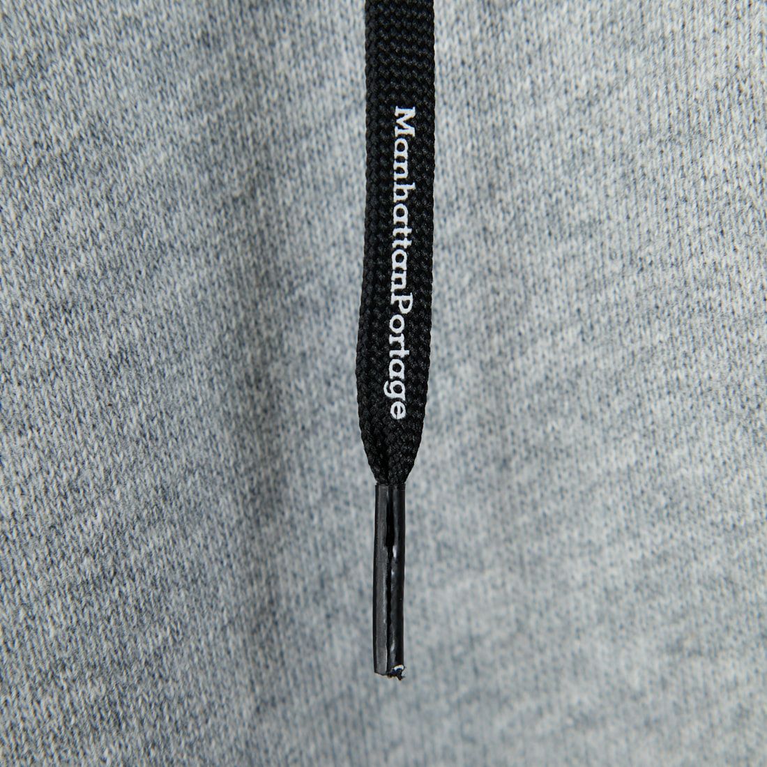 MANHATTAN PORTAGE [マンハッタンポーテージ] 別注 フードロゴ刺繍 スウェットパーカー [25FWMP-IN71-JF] H.GRAY